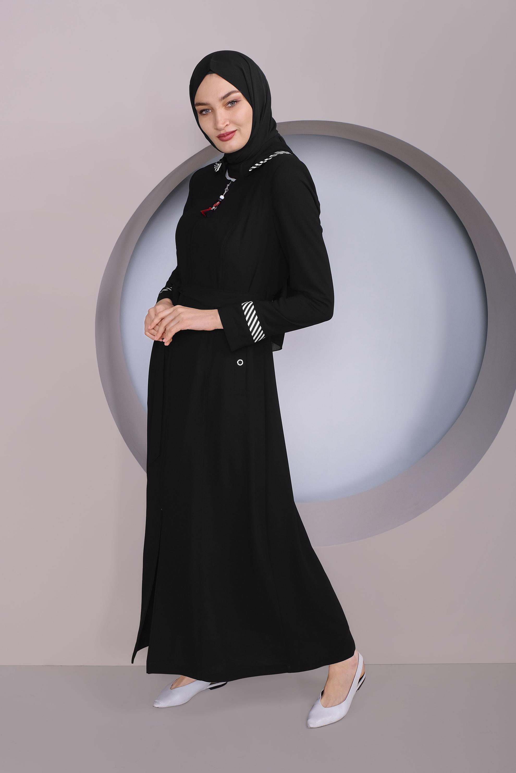 Tesettür giyim SİYAH ŞERİT DETAYLI KAPÜŞONLU PARDESÜ 10331