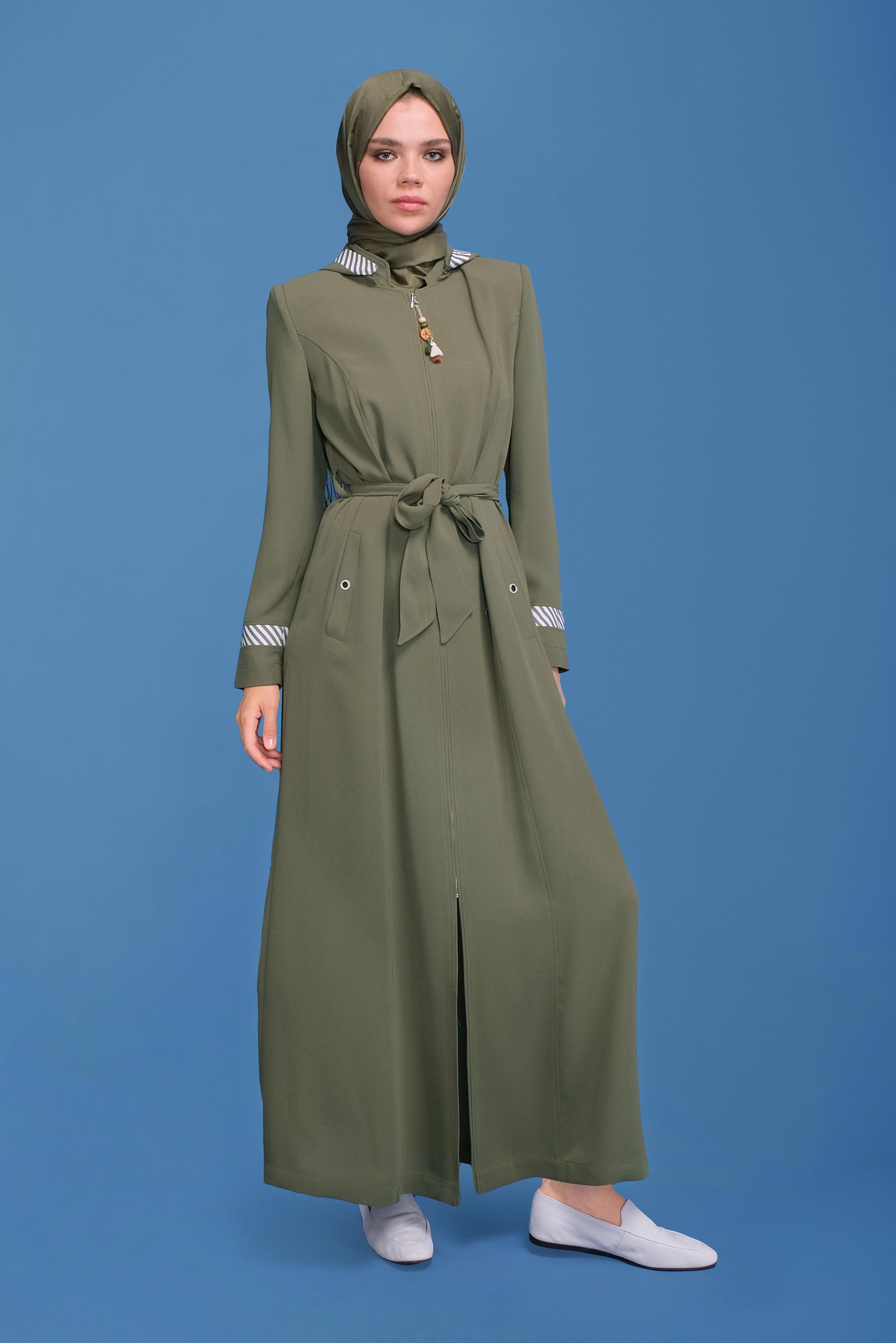 Tesettür giyim HAKİ ŞERİT DETAYLI KAPÜŞONLU PARDESÜ 10331