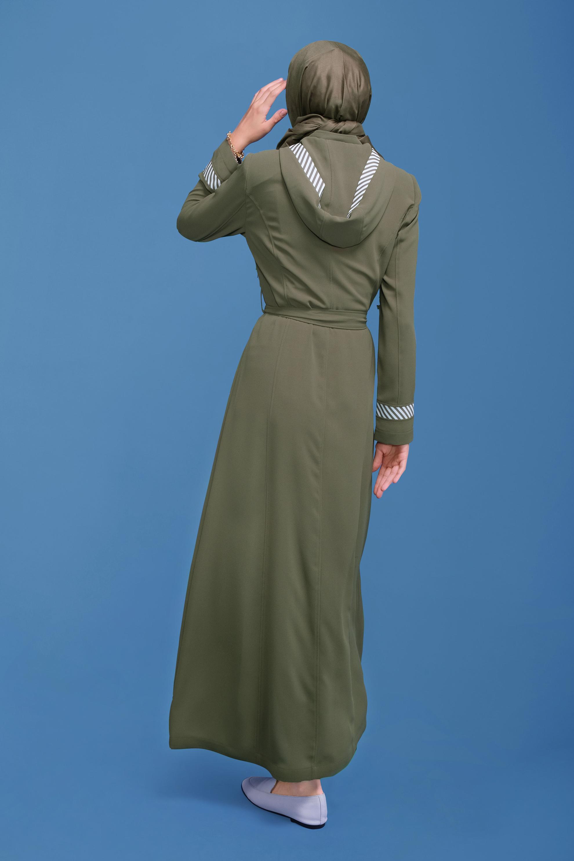 Tesettür giyim HAKİ ŞERİT DETAYLI KAPÜŞONLU PARDESÜ 10331