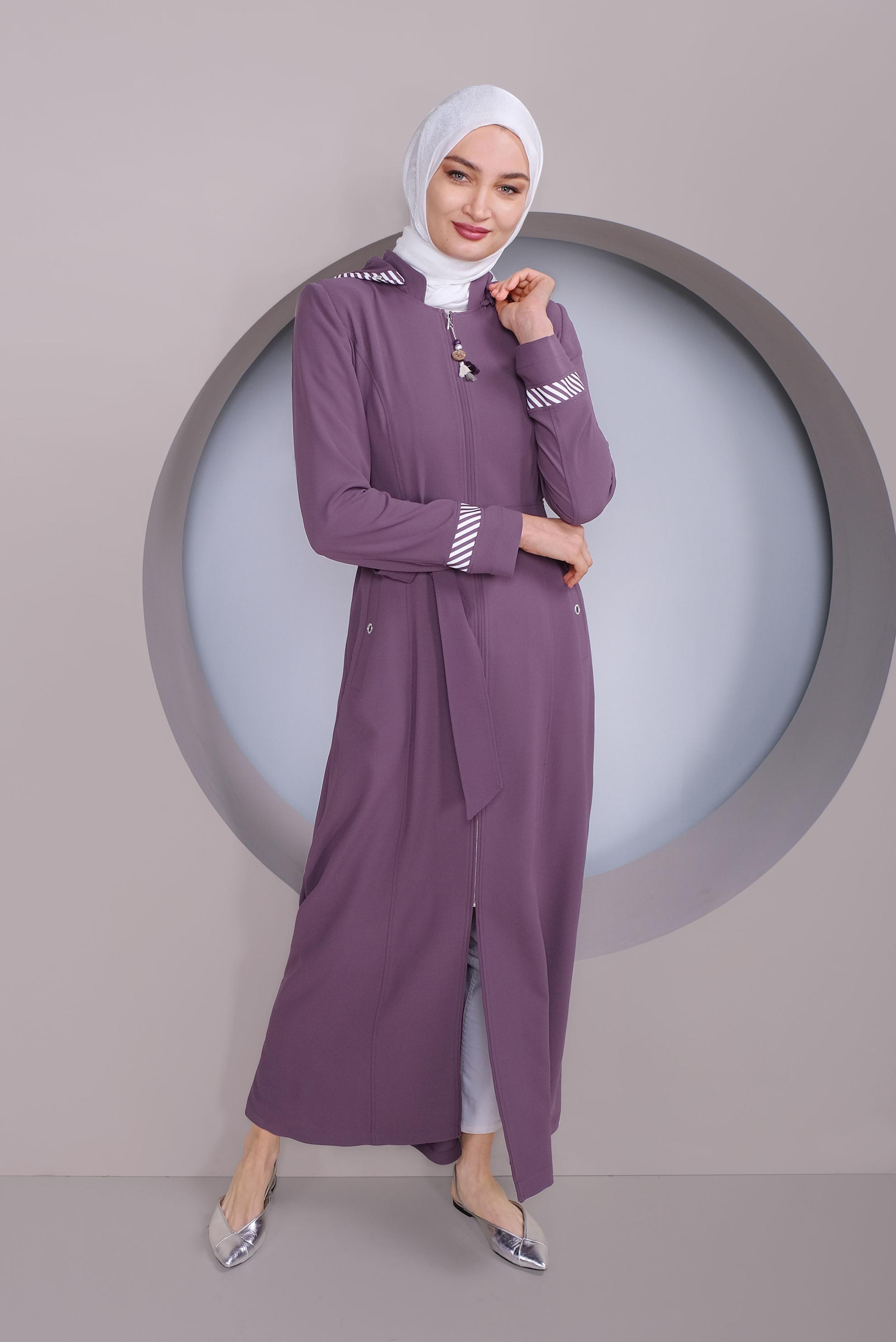 Tesettür giyim MOR ŞERİT DETAYLI KAPÜŞONLU PARDESÜ 10331
