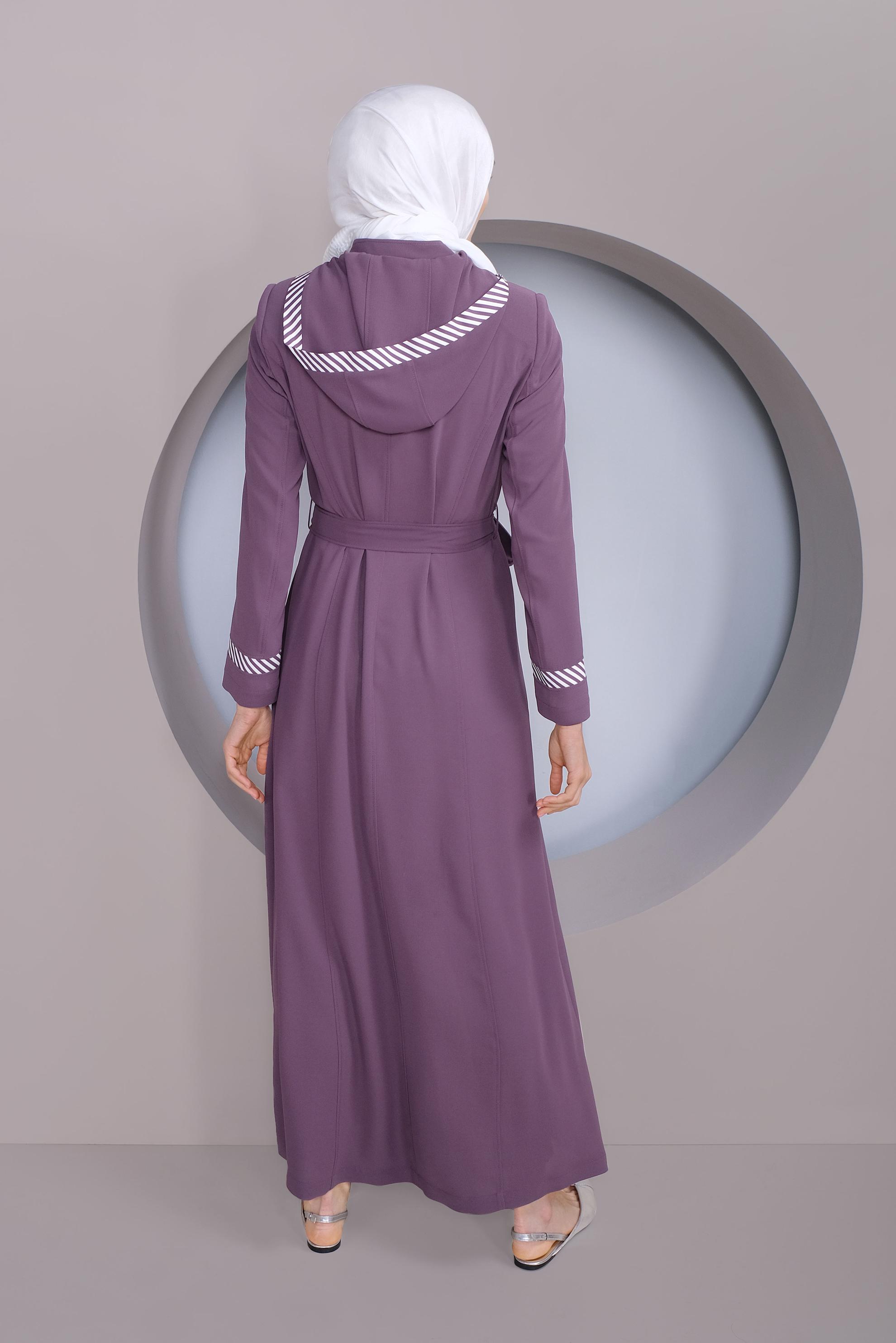 Tesettür giyim MOR ŞERİT DETAYLI KAPÜŞONLU PARDESÜ 10331