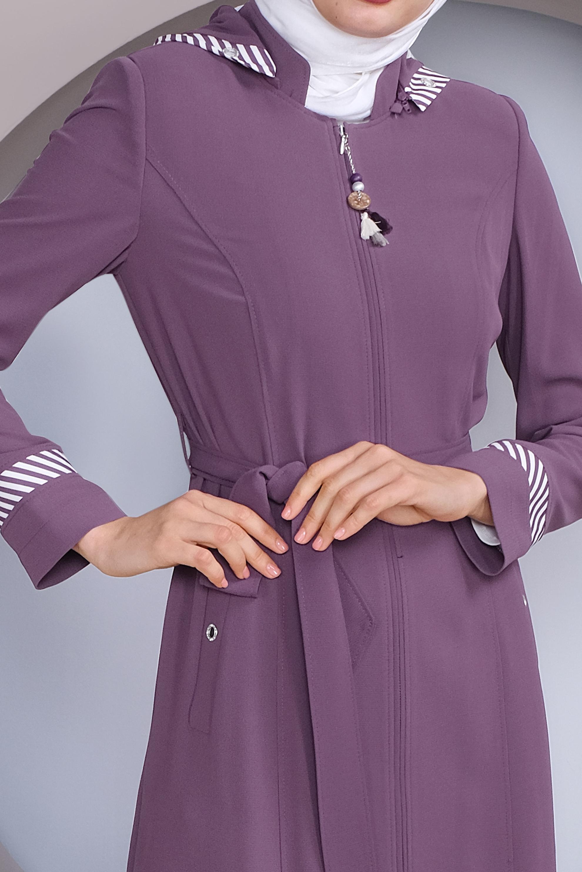Tesettür giyim MOR ŞERİT DETAYLI KAPÜŞONLU PARDESÜ 10331