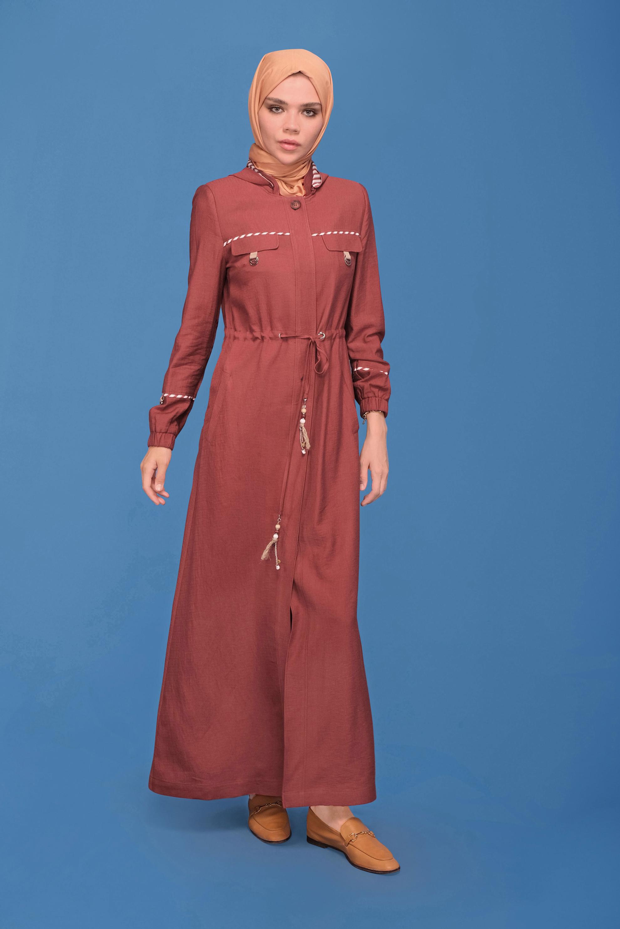 Tesettür giyim BORDO  BONCUK AKSESUARLI  ÇİZGİLİ PARDESÜ  10339 