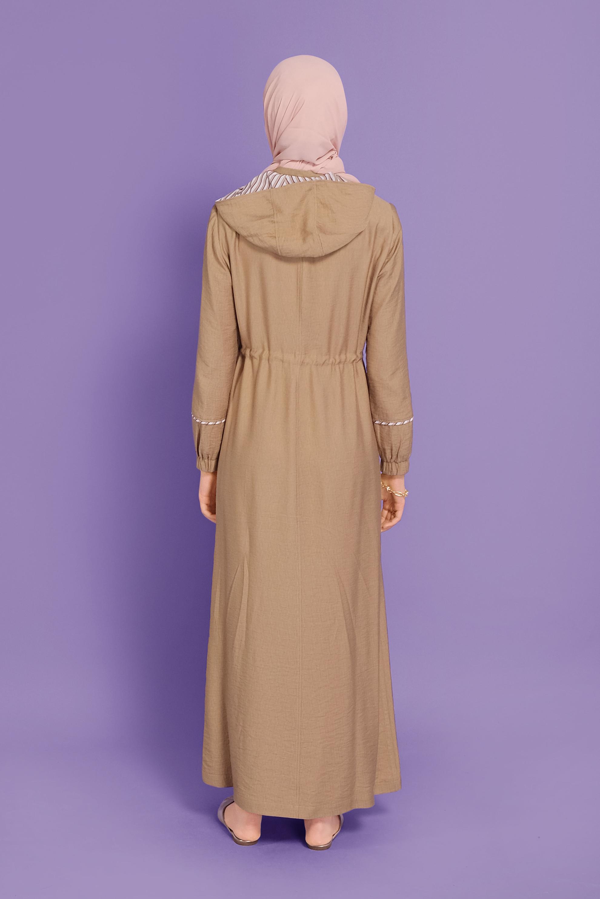 Tesettür giyim KAHVE  BONCUK AKSESUARLI  ÇİZGİLİ PARDESÜ  10339 