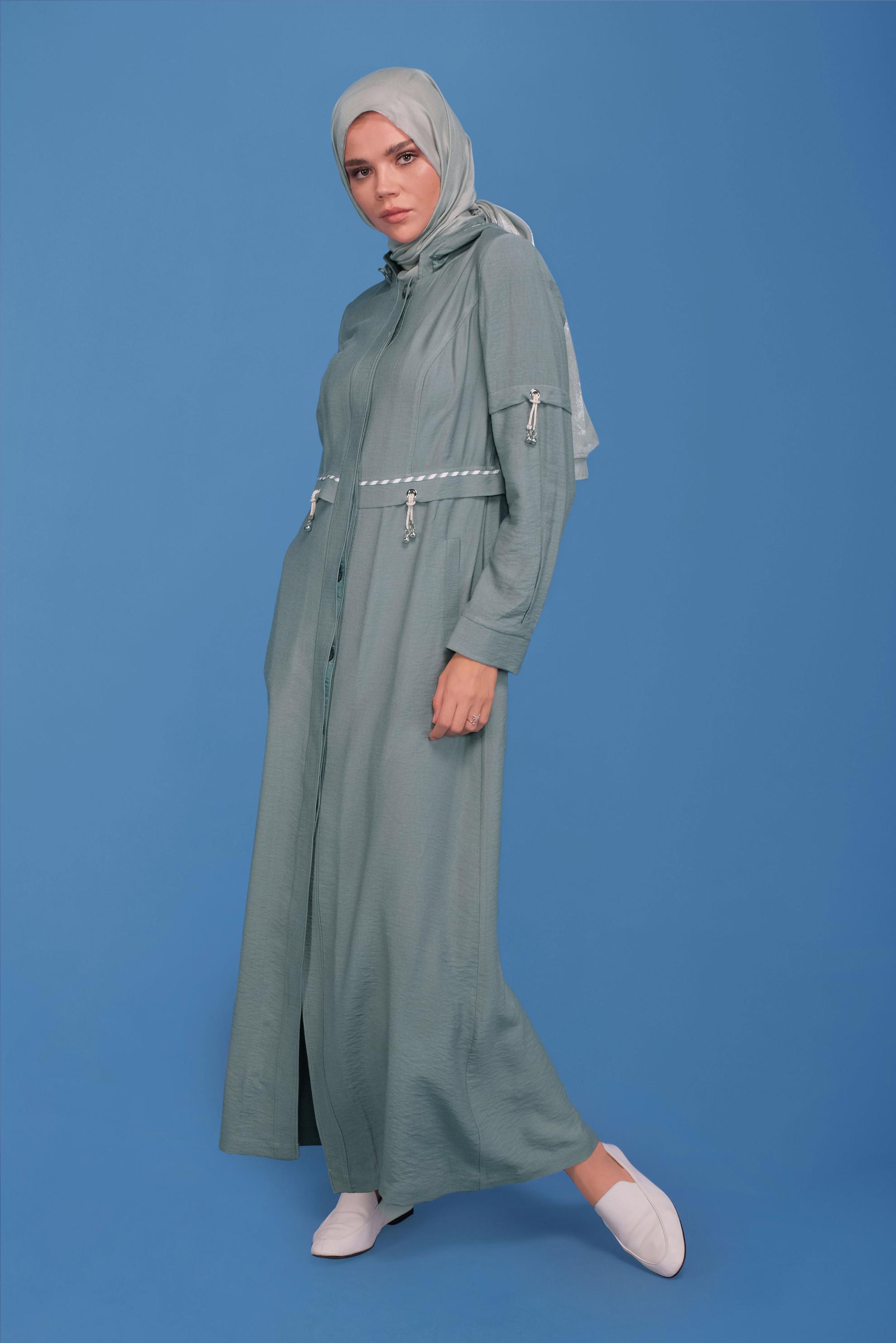 Tesettür giyim YEŞİL BAĞCIK DETAYLI KAPÜŞONLU PARDESÜ 10341 