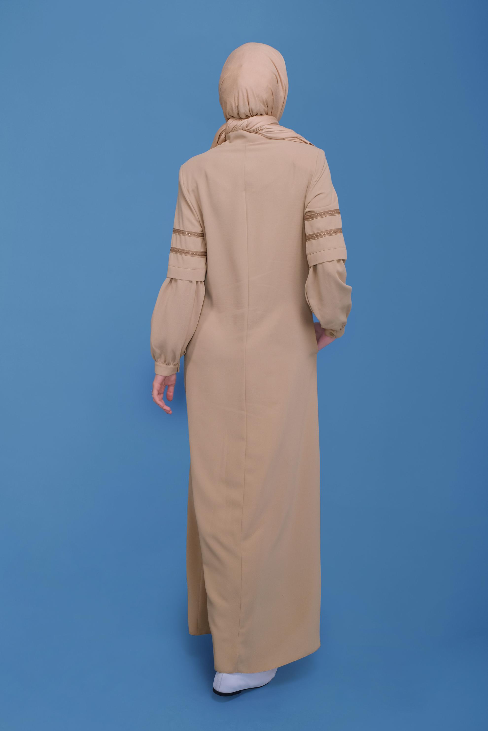 Tesettür giyim BEJ ŞERİT DETAYLI FERMUARLI PARDESÜ 10356 