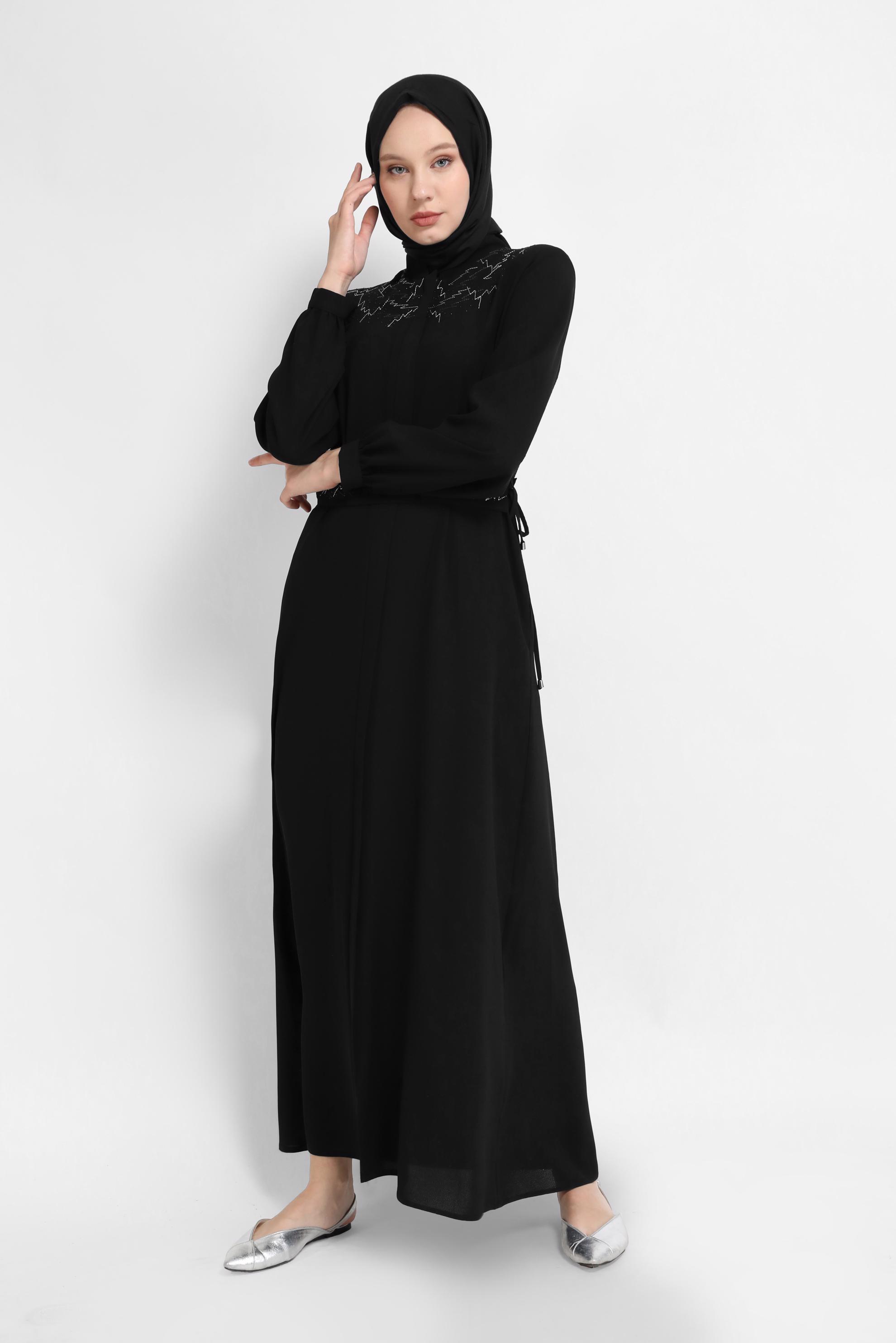 Tesettür giyim SİYAH NAKIŞLI KUŞAKLI PARDESÜ 10361 
