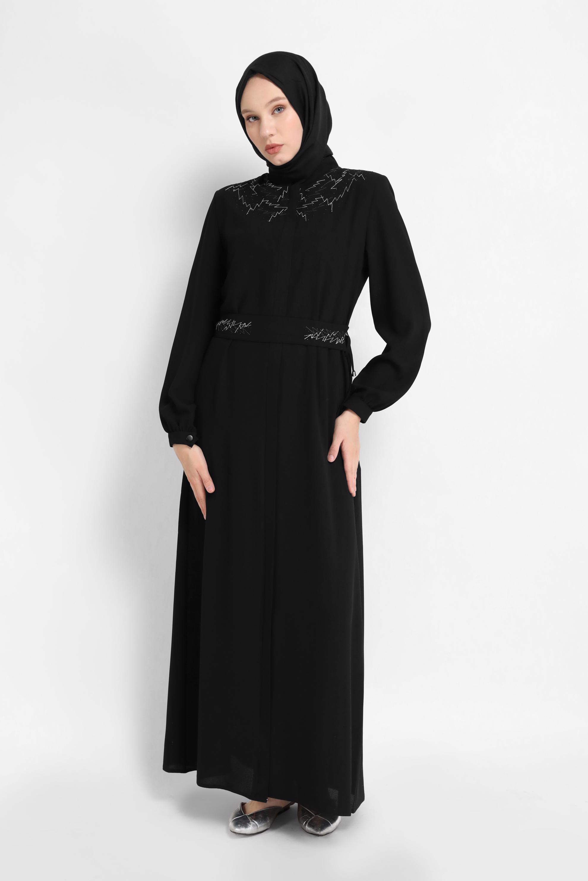 Tesettür giyim SİYAH NAKIŞLI KUŞAKLI PARDESÜ 10361 