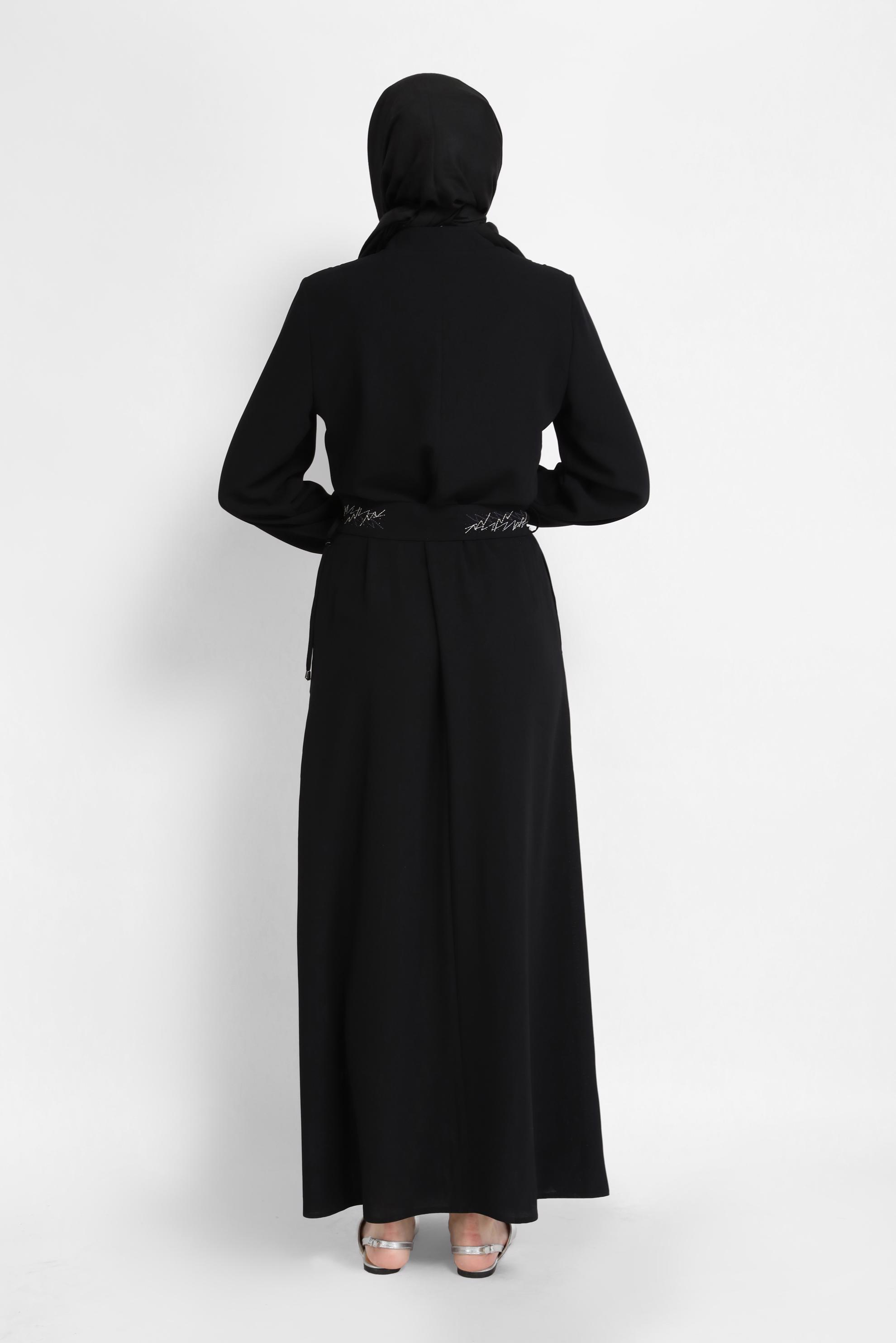 Tesettür giyim SİYAH NAKIŞLI KUŞAKLI PARDESÜ 10361 