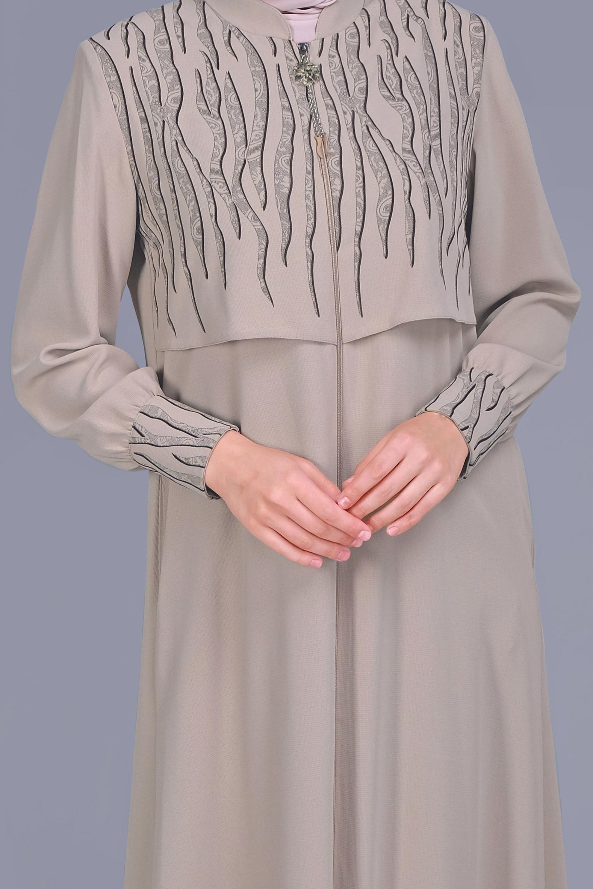 Vêtements hijab BEIGE COUCHE DE FINITION FERMETURE ÉCLAIR AVEC DÉTAIL IMPRIMÉ 10365 