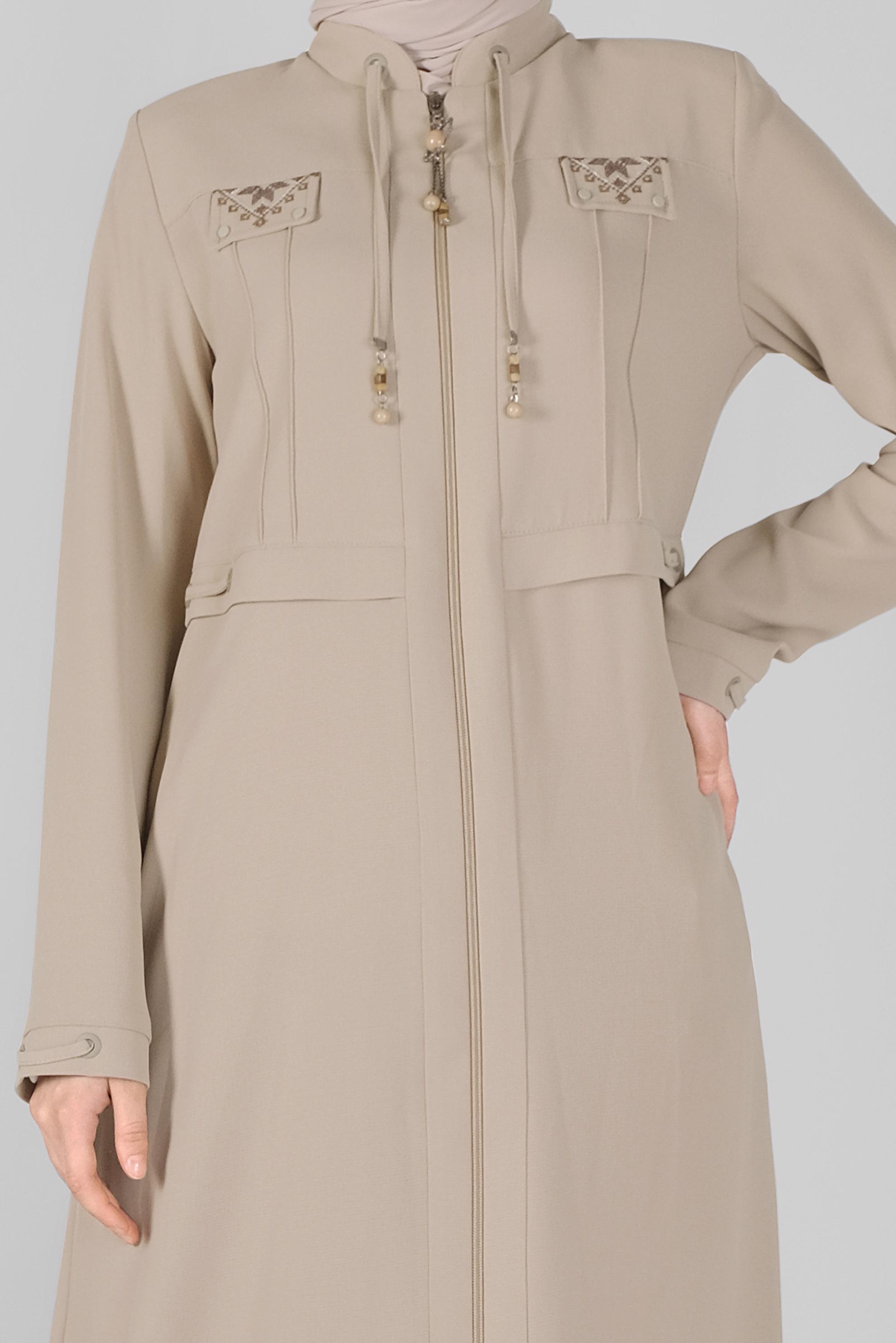 Tesettür giyim BEJ NAKIŞLI FERMUARLI PARDESÜ 10367 