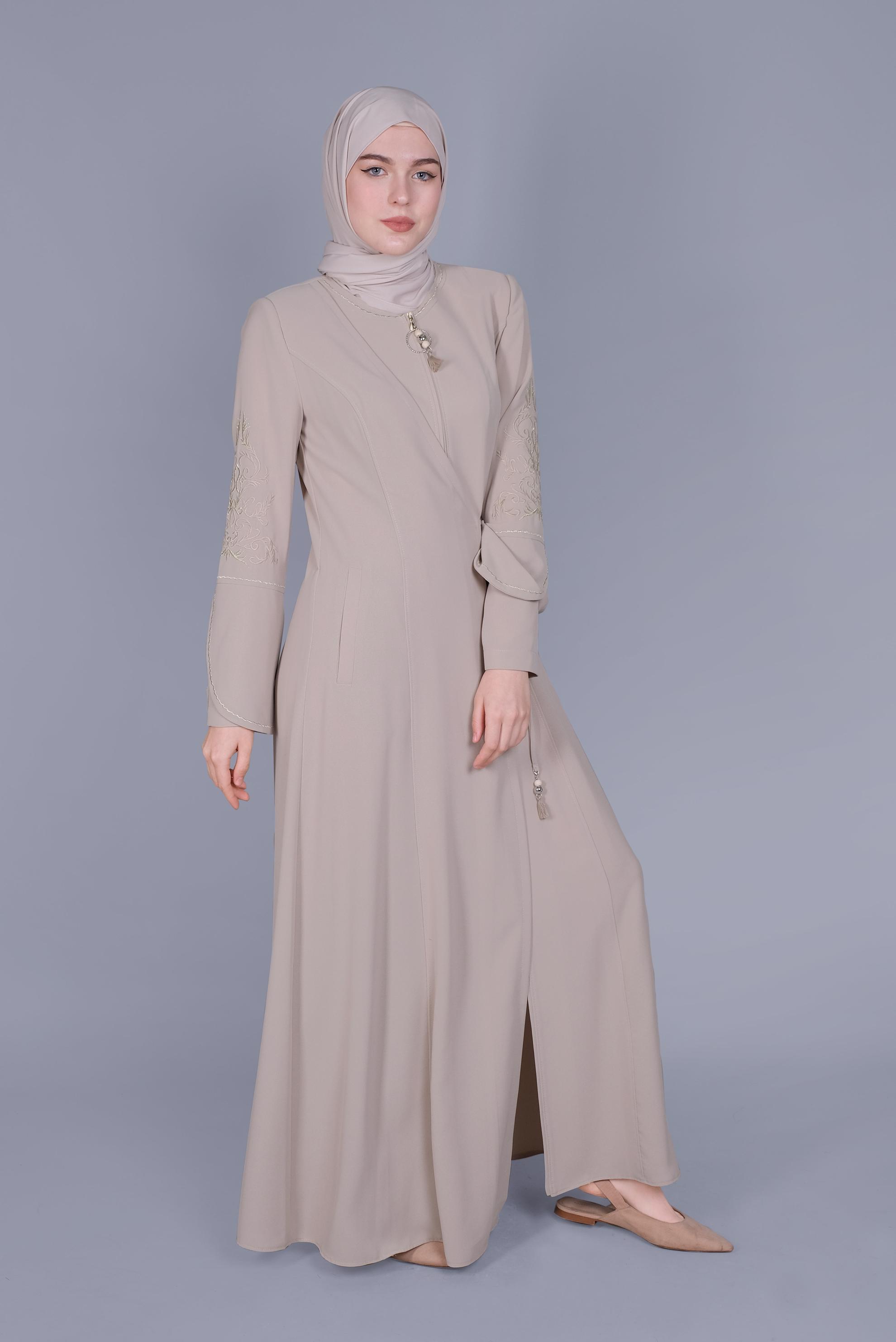 Tesettür giyim BEJ İSPANYOL KOL NAKIŞLI PARDESÜ 10411 