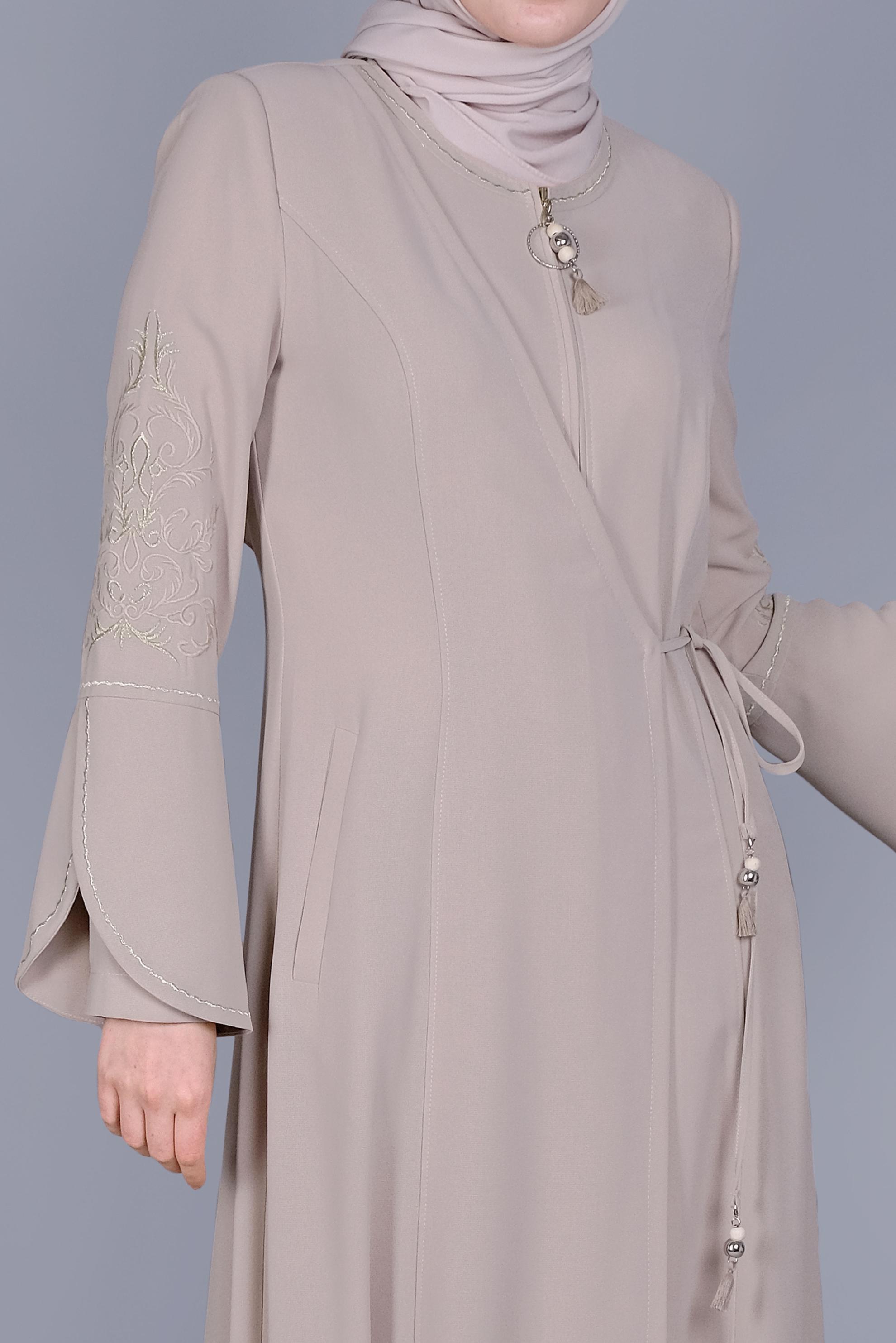 Tesettür giyim BEJ İSPANYOL KOL NAKIŞLI PARDESÜ 10411 