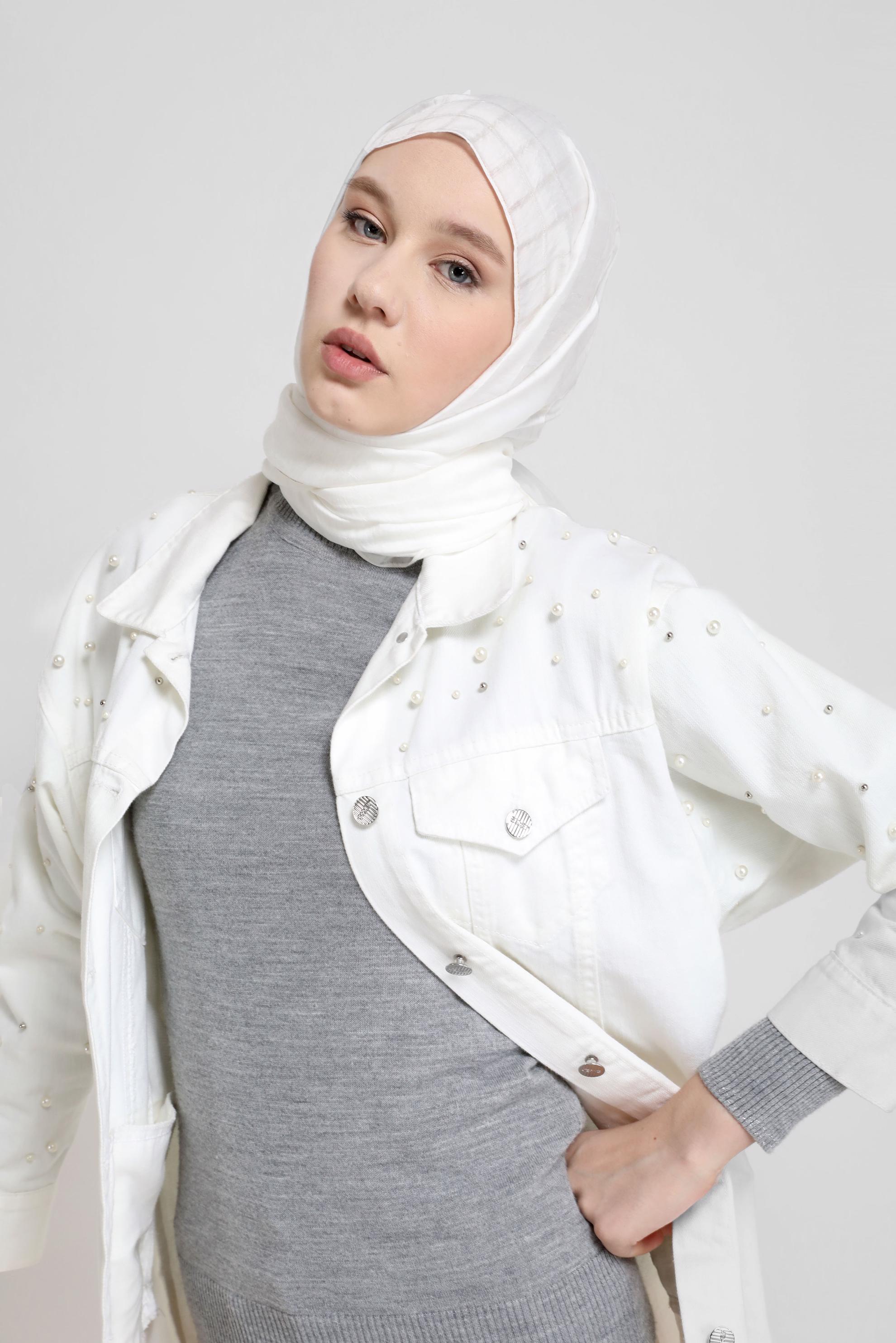 Tesettür giyim EKRU ALVİNA KARE KUTU ŞAL 8069 