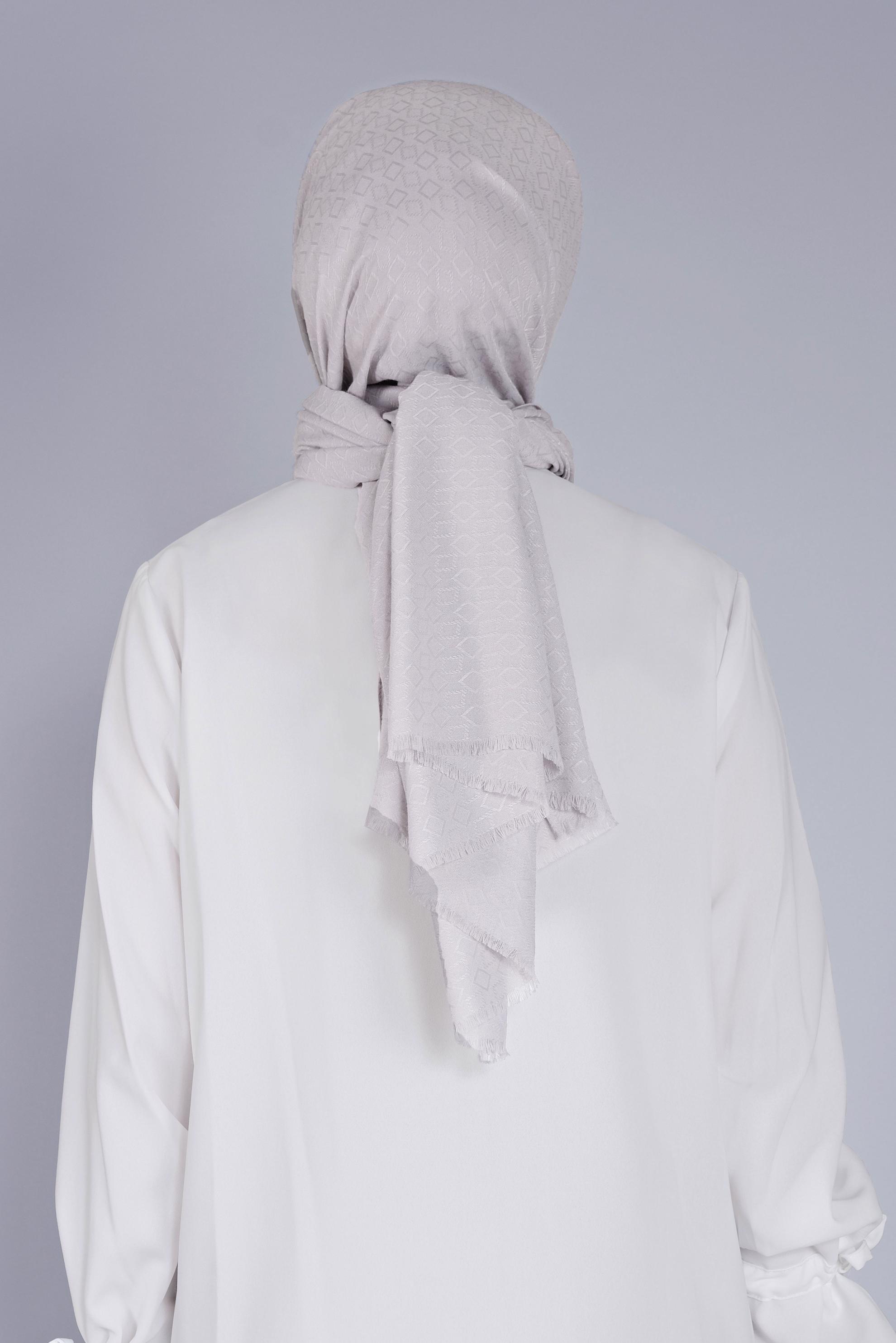 Tesettür giyim GÜMÜŞ ALVİNA MANOLYA ŞAL 8080 