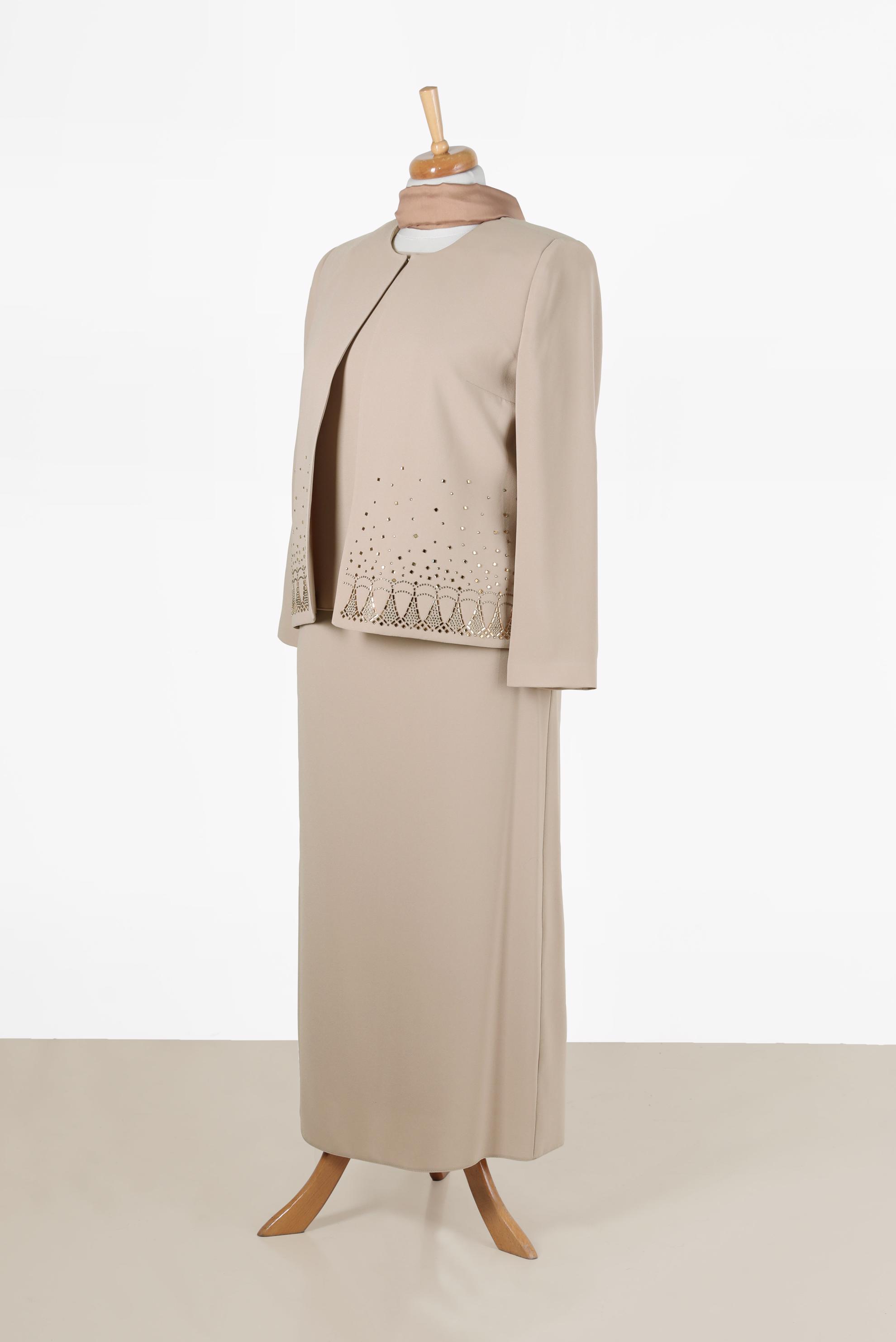 Vêtements hijab BEIGE COSTUME JUPE 3 PIÈCES EN CRÊPE DÉTAILS CLOUS 30060