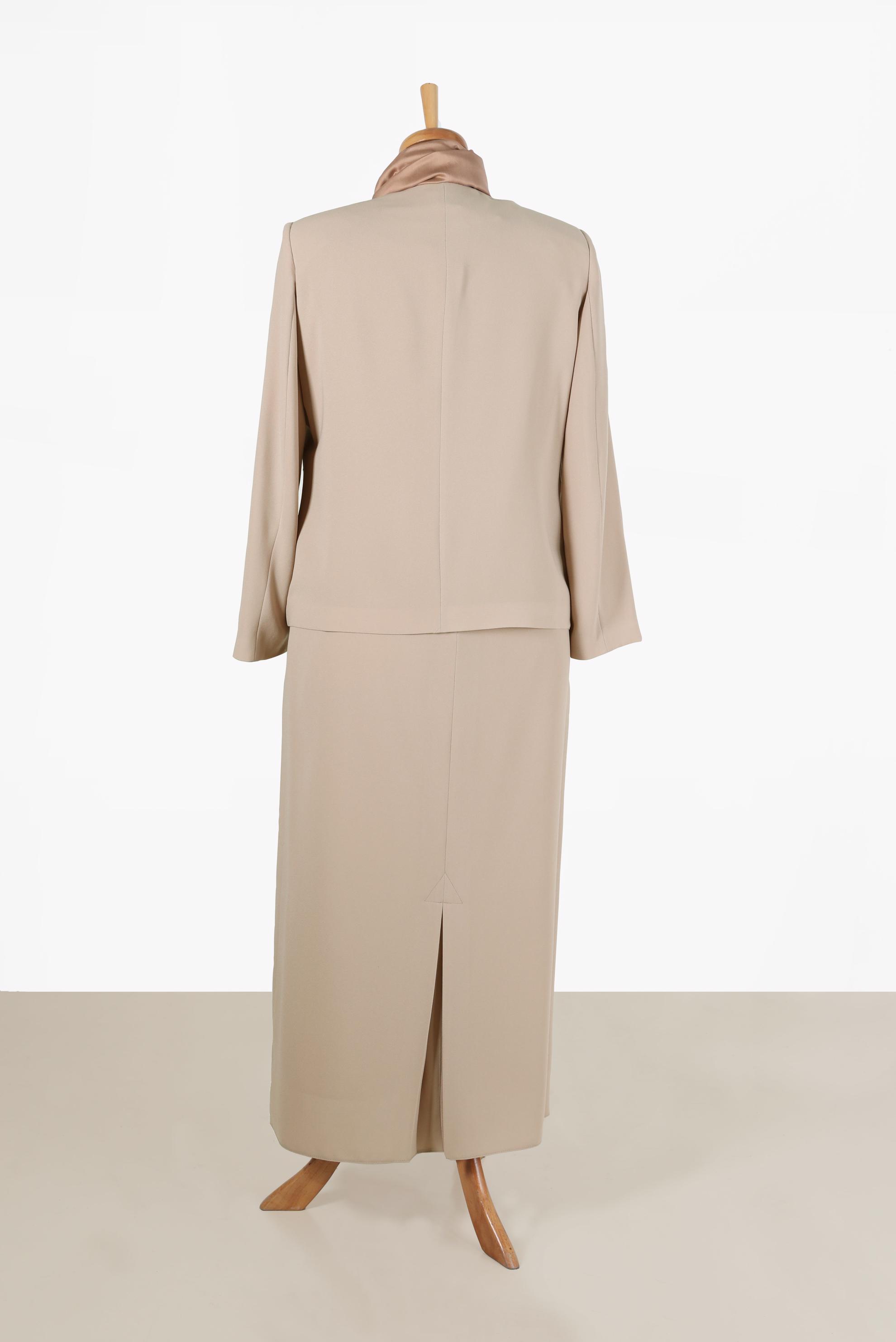 Vêtements hijab BEIGE COSTUME JUPE 3 PIÈCES EN CRÊPE DÉTAILS CLOUS 30060