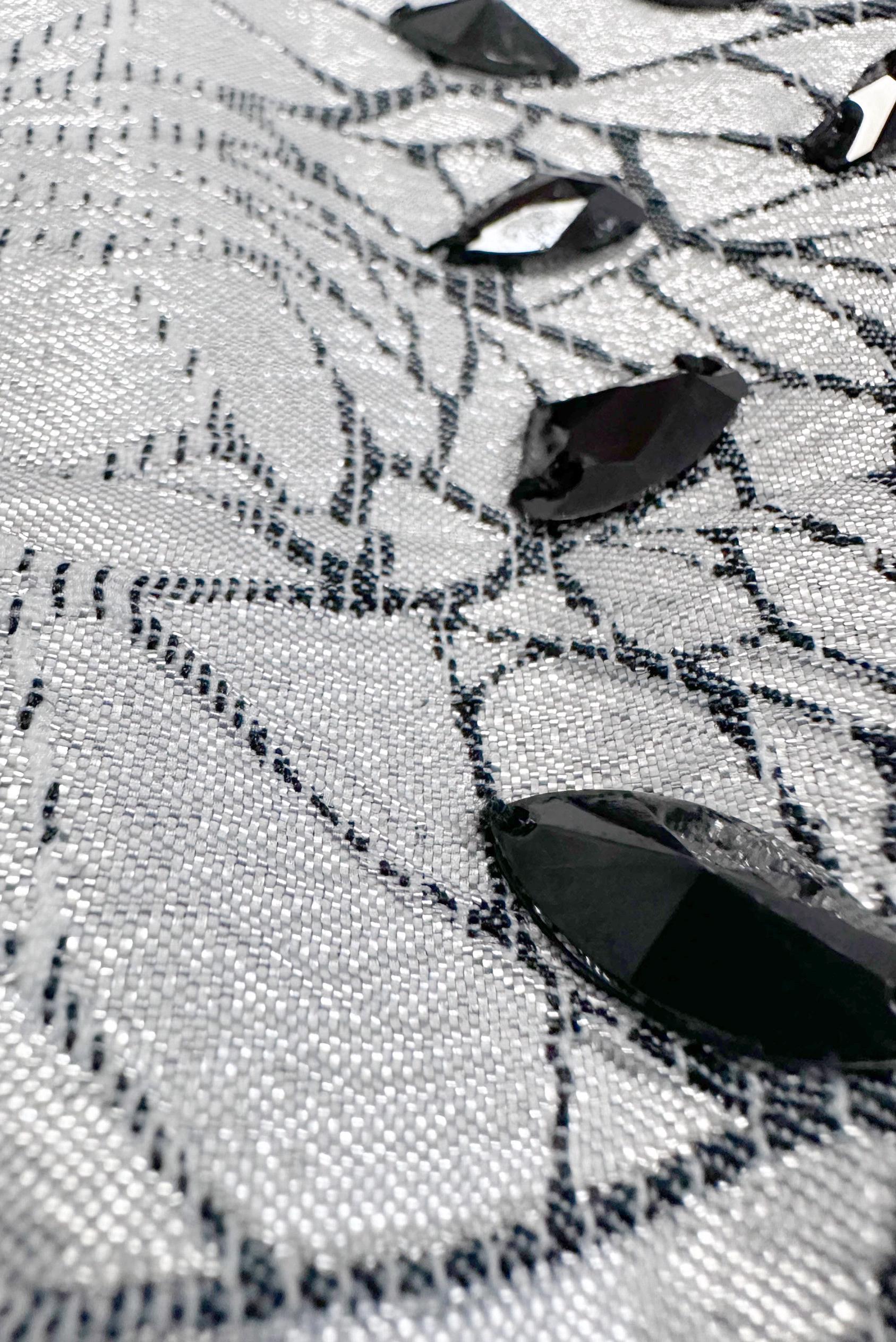 Tesettür giyim SİYAH TAŞ DETAYLI DESENLİ ÜÇLÜ ETEKLİ TAKIM 30107 