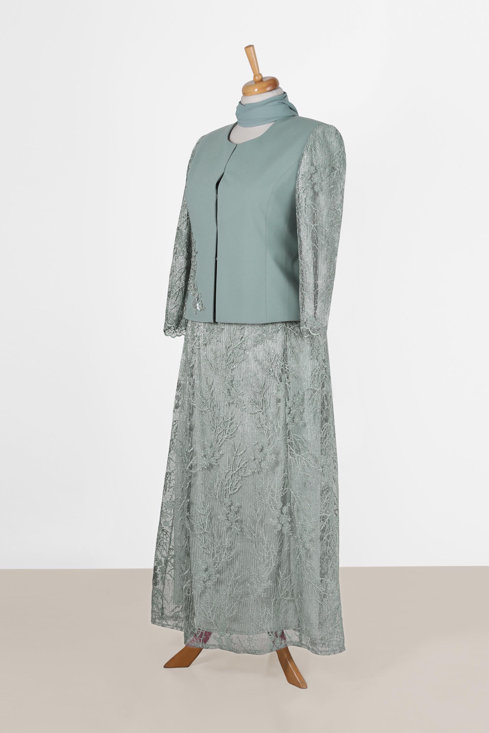 Tesettür giyim GRİ İŞLEME DETAYLI GÜPÜRLÜ İKİLİ ELBİSELİ TAKIM 30156 