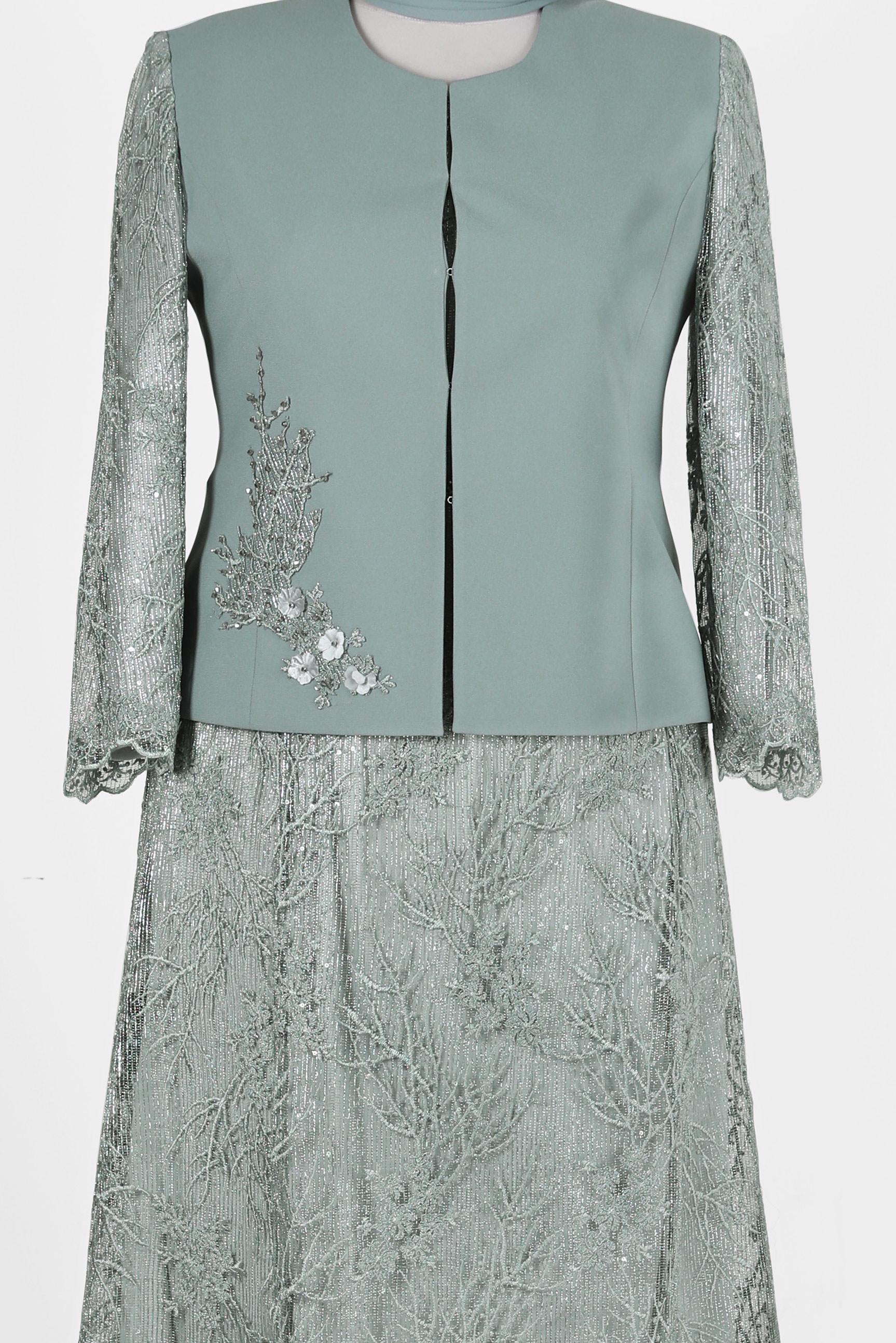 Tesettür giyim GRİ İŞLEME DETAYLI GÜPÜRLÜ İKİLİ ELBİSELİ TAKIM 30156 