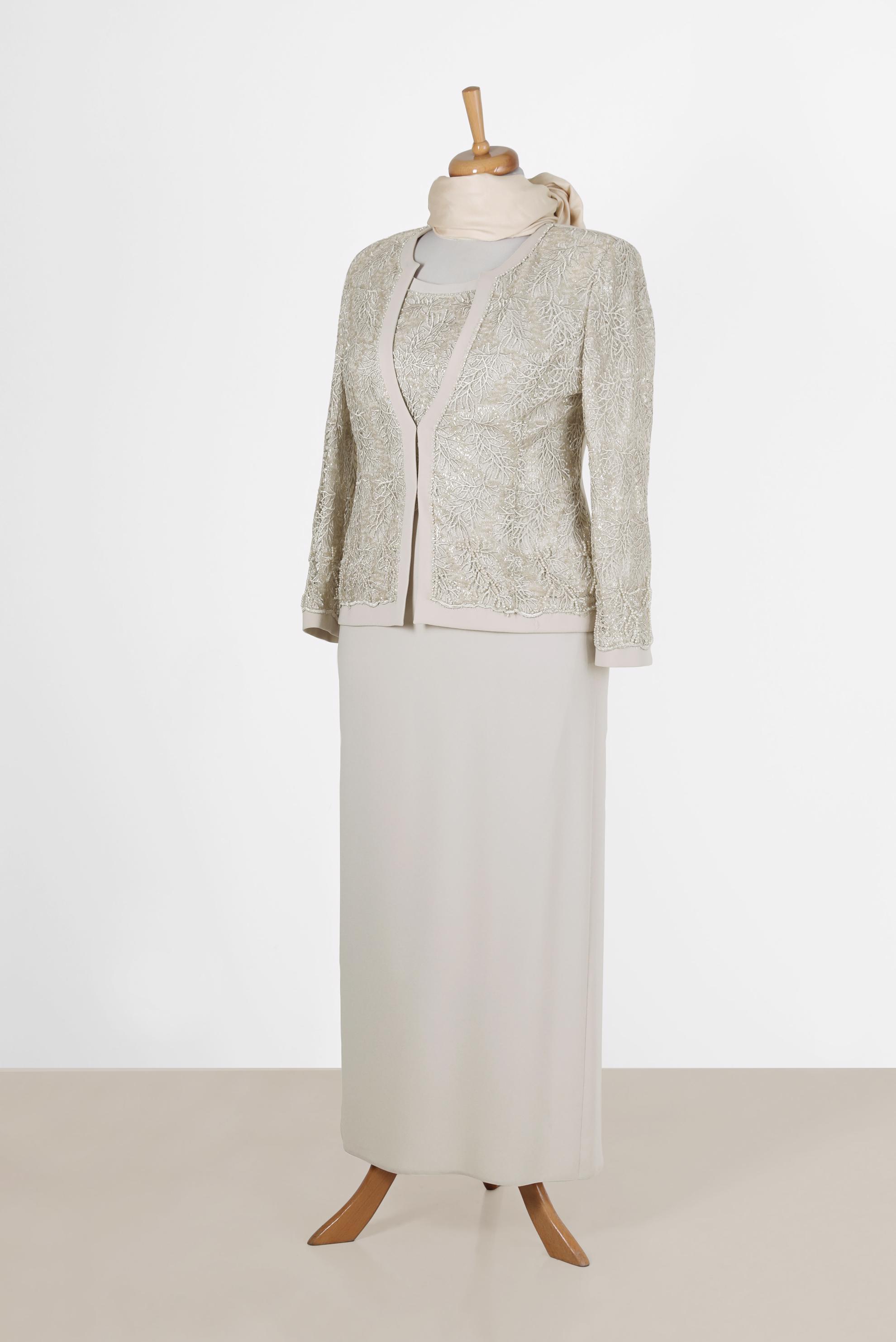 Tesettür giyim BEJ GÜPÜR DETAYLI İKİLİ ELBİSELİ TAKIM 30158 