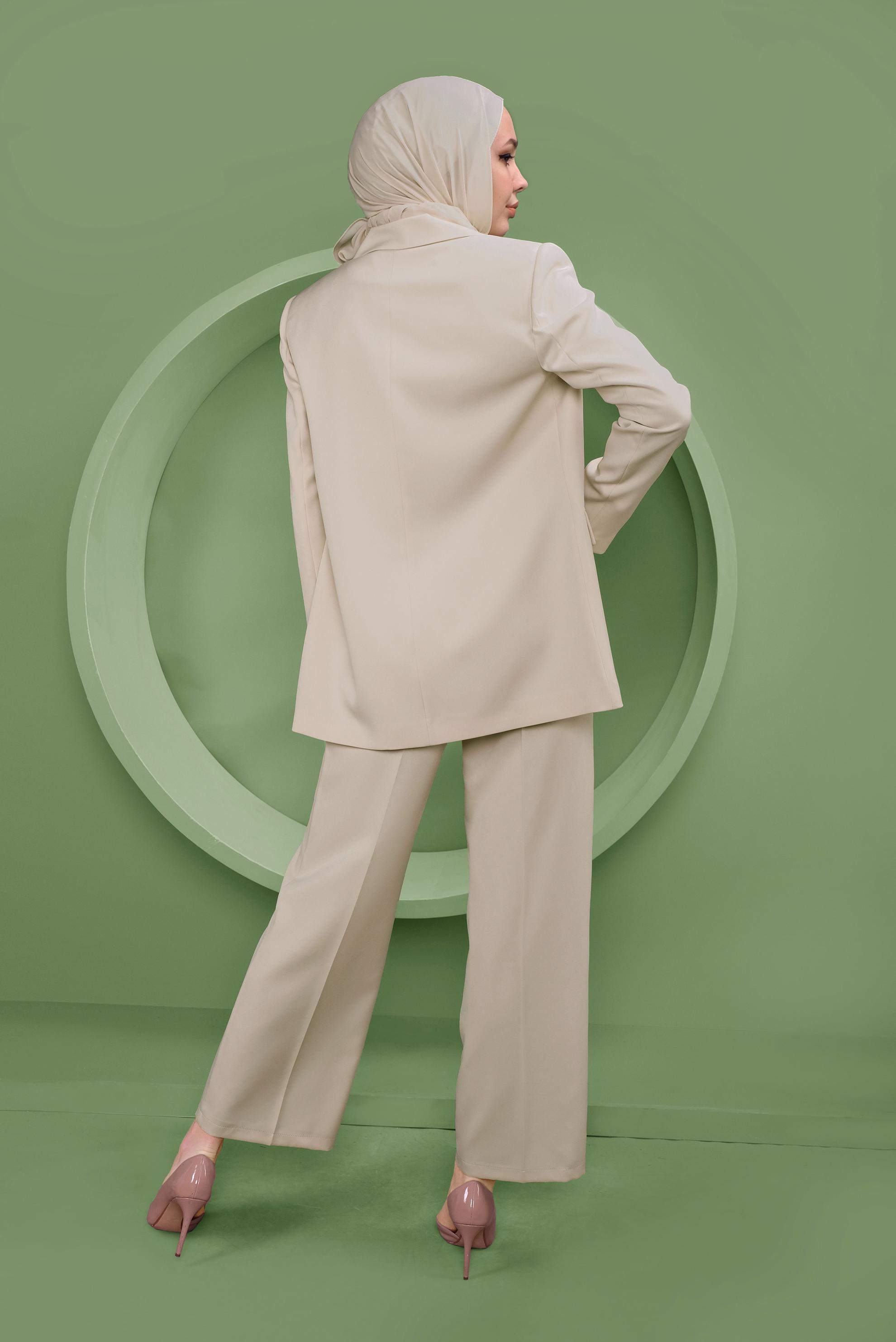 Tesettür giyim EKRU KRUVAZE YAKA KLASİK ÜÇLÜ PANTOLONLU TAKIM 30128