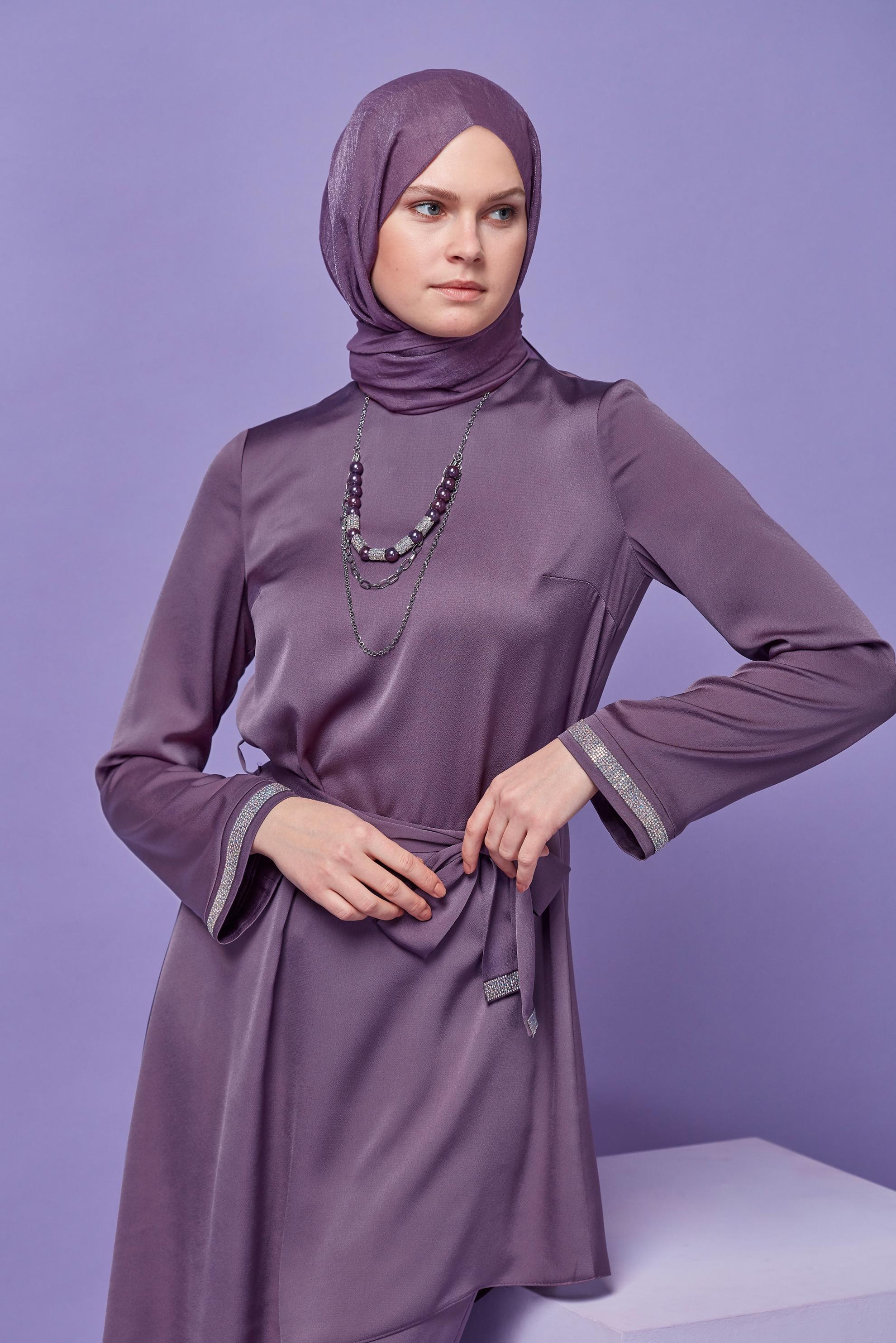 Tesettür giyim MOR ASİMETRİK KESİM SATEN İKİLİ PANTOLONLU TAKIM 30131