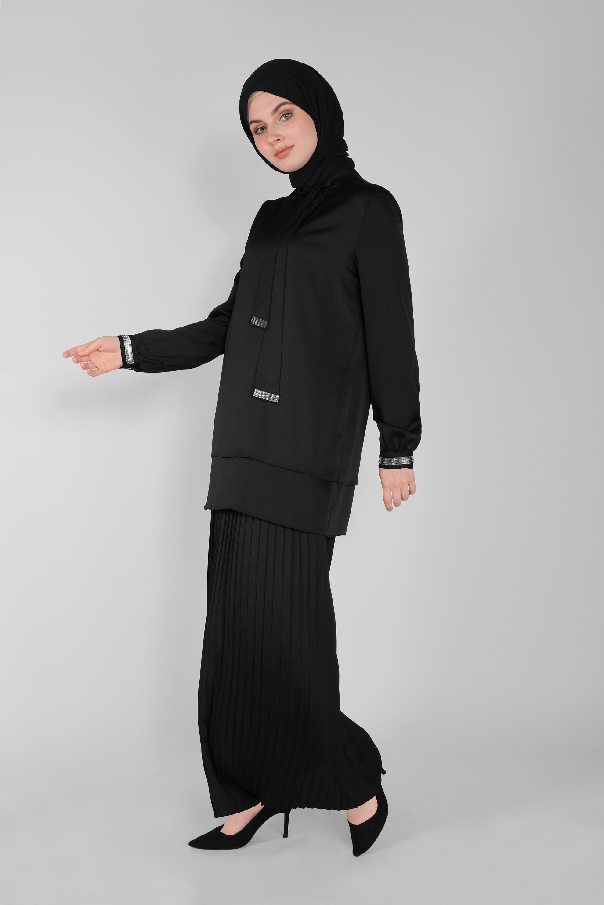 Tesettür giyim SİYAH TAŞ DETAYLI PİLİSELİ PANTOLONLU TAKIM 30132 