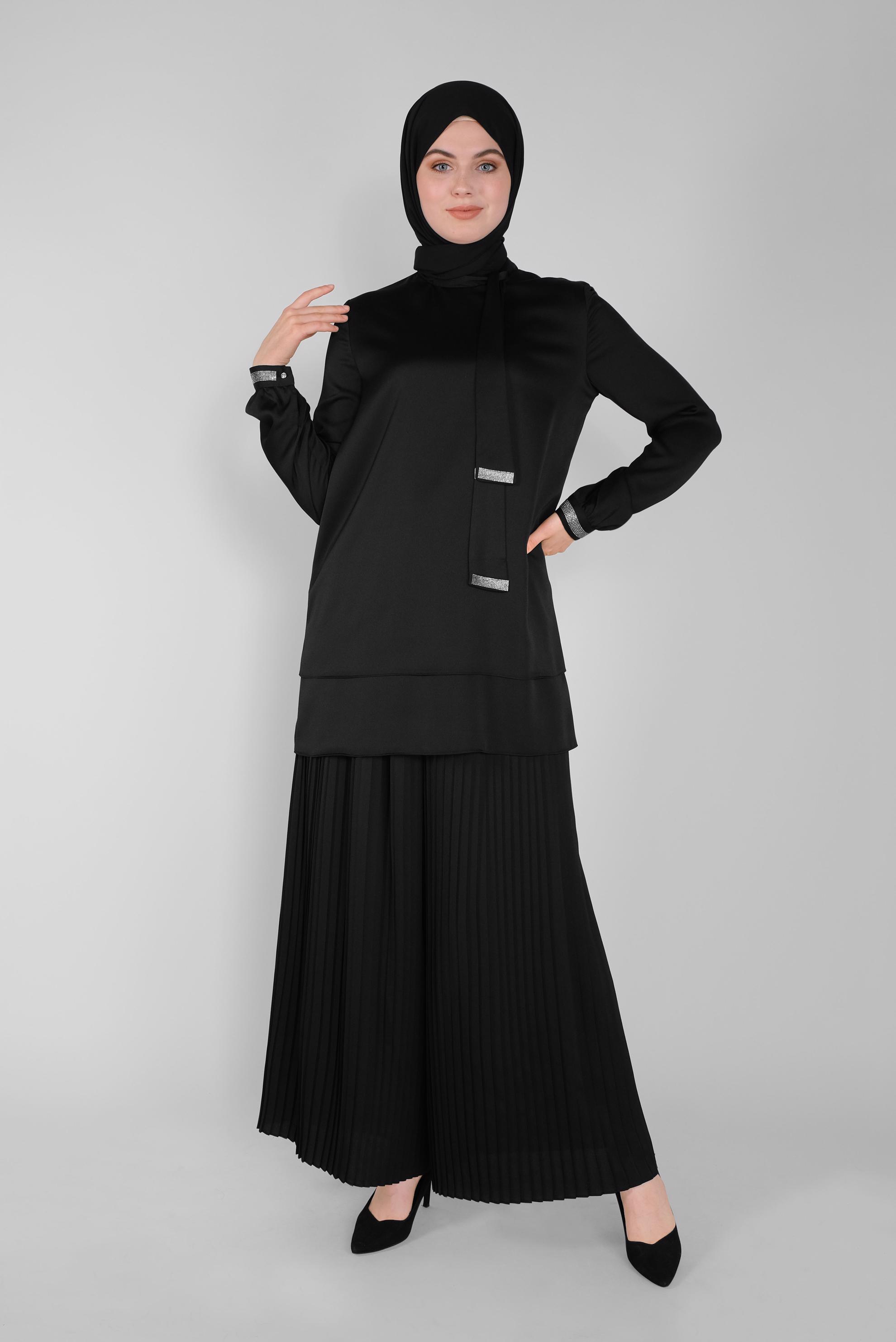 Tesettür giyim SİYAH TAŞ DETAYLI PİLİSELİ PANTOLONLU TAKIM 30132 