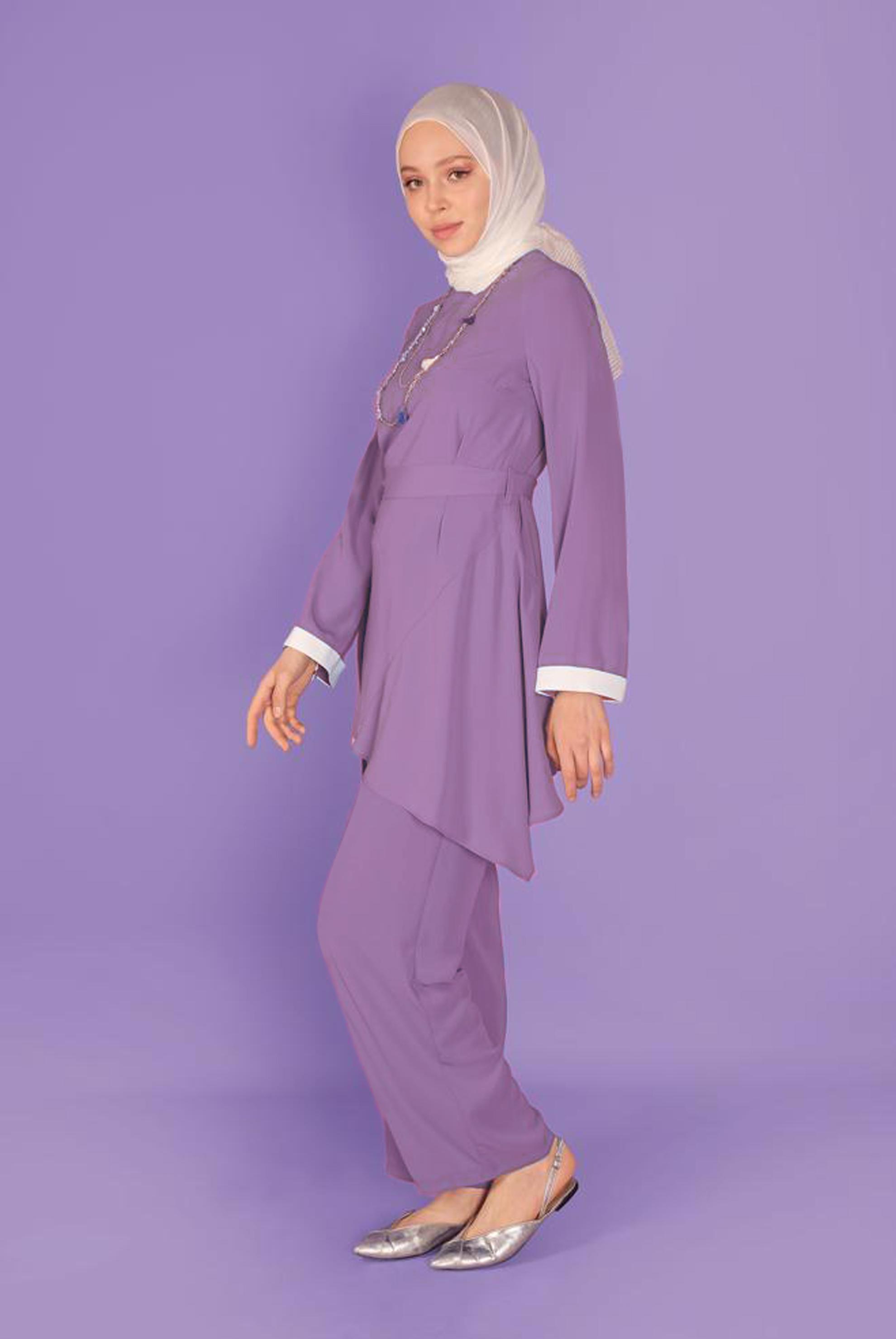 Tesettür giyim MOR BELİ KUŞAKLI ASİMETRİK KESİM PANTOLUNLU TAKIM 30134 