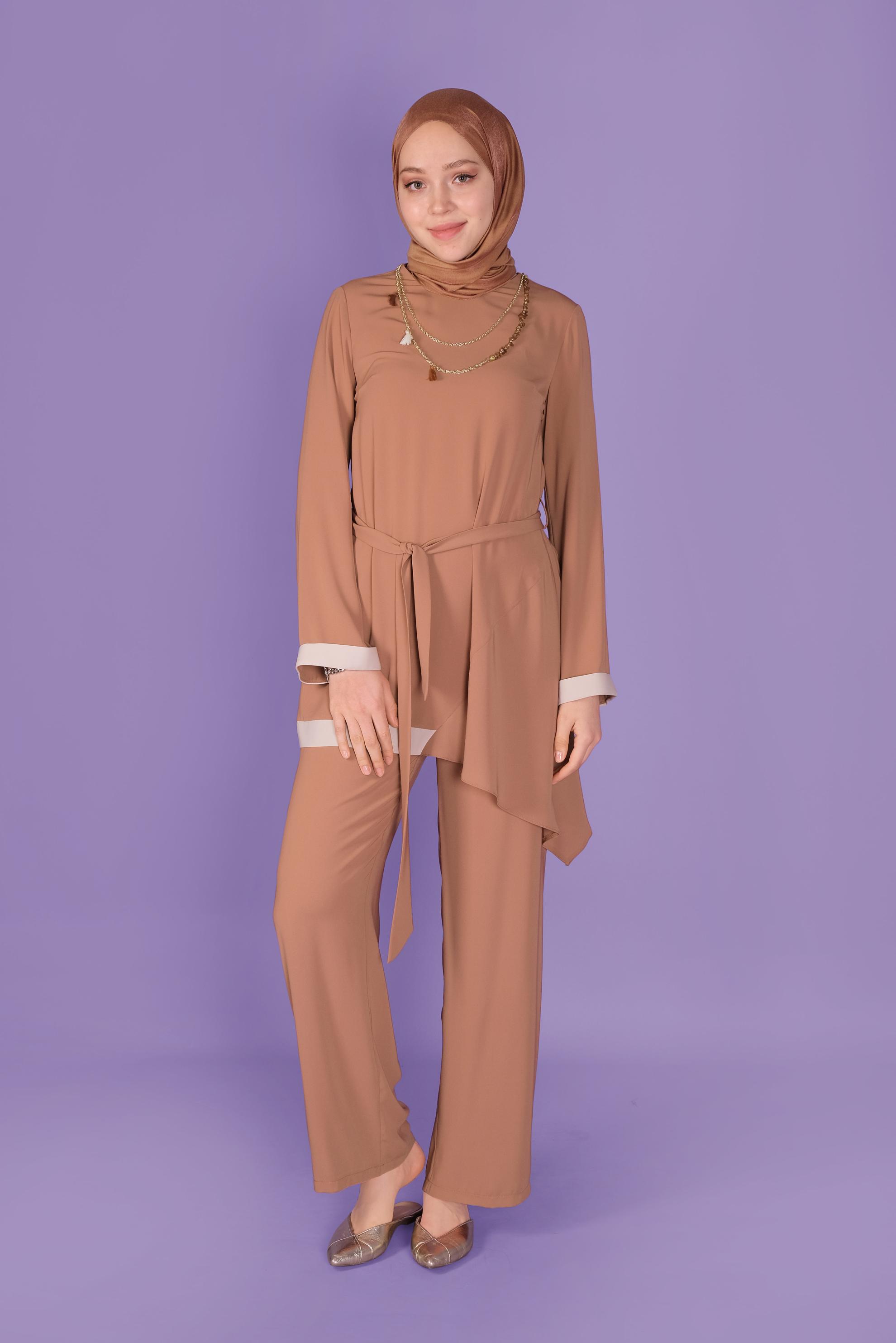 Tesettür giyim KAHVE BELİ KUŞAKLI ASİMETRİK KESİM PANTOLUNLU TAKIM 30134 