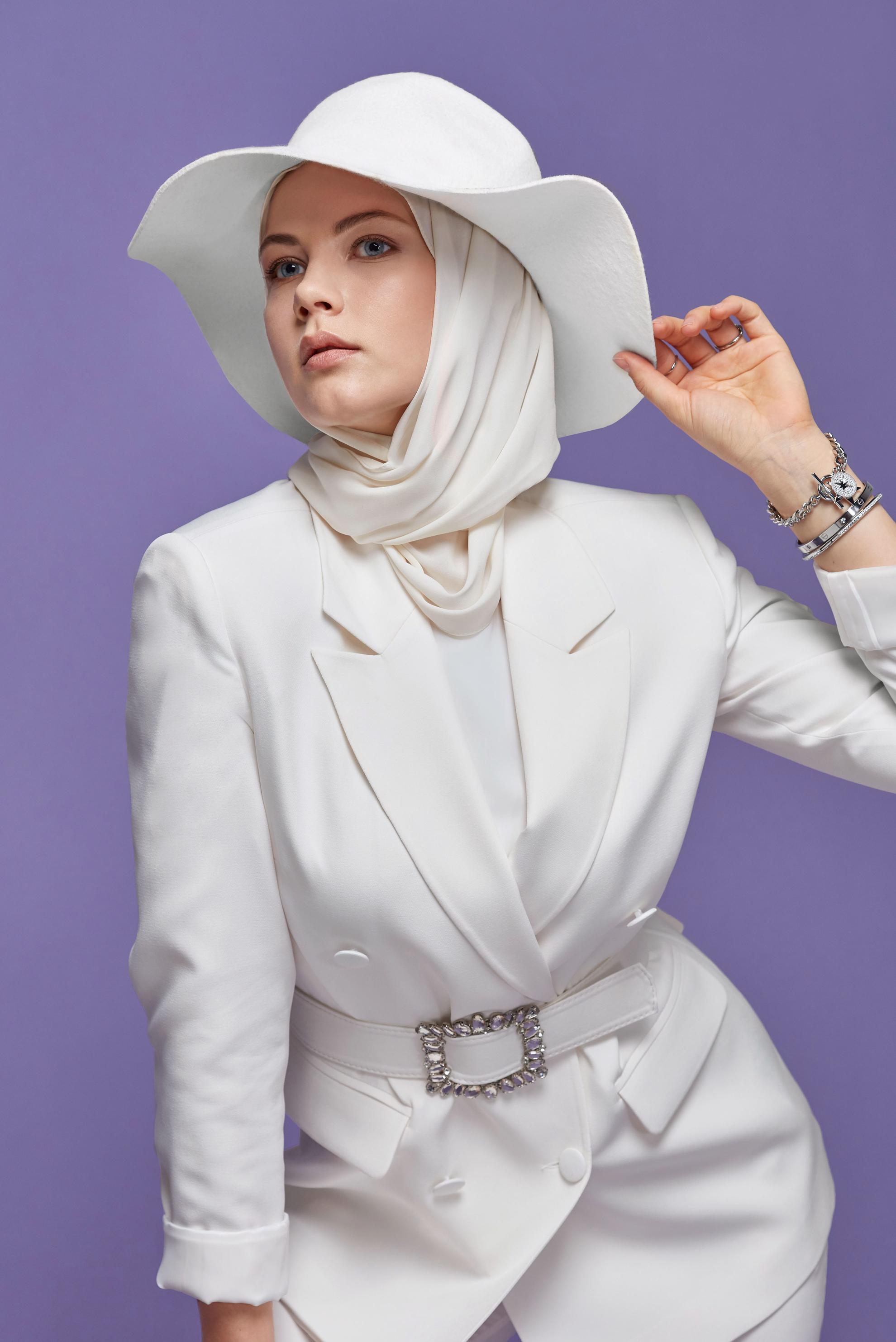 Tesettür giyim BEYAZ KLASİK KESİM KEMERLİ ÜÇLÜ PANTOLONLU TAKIM 30136