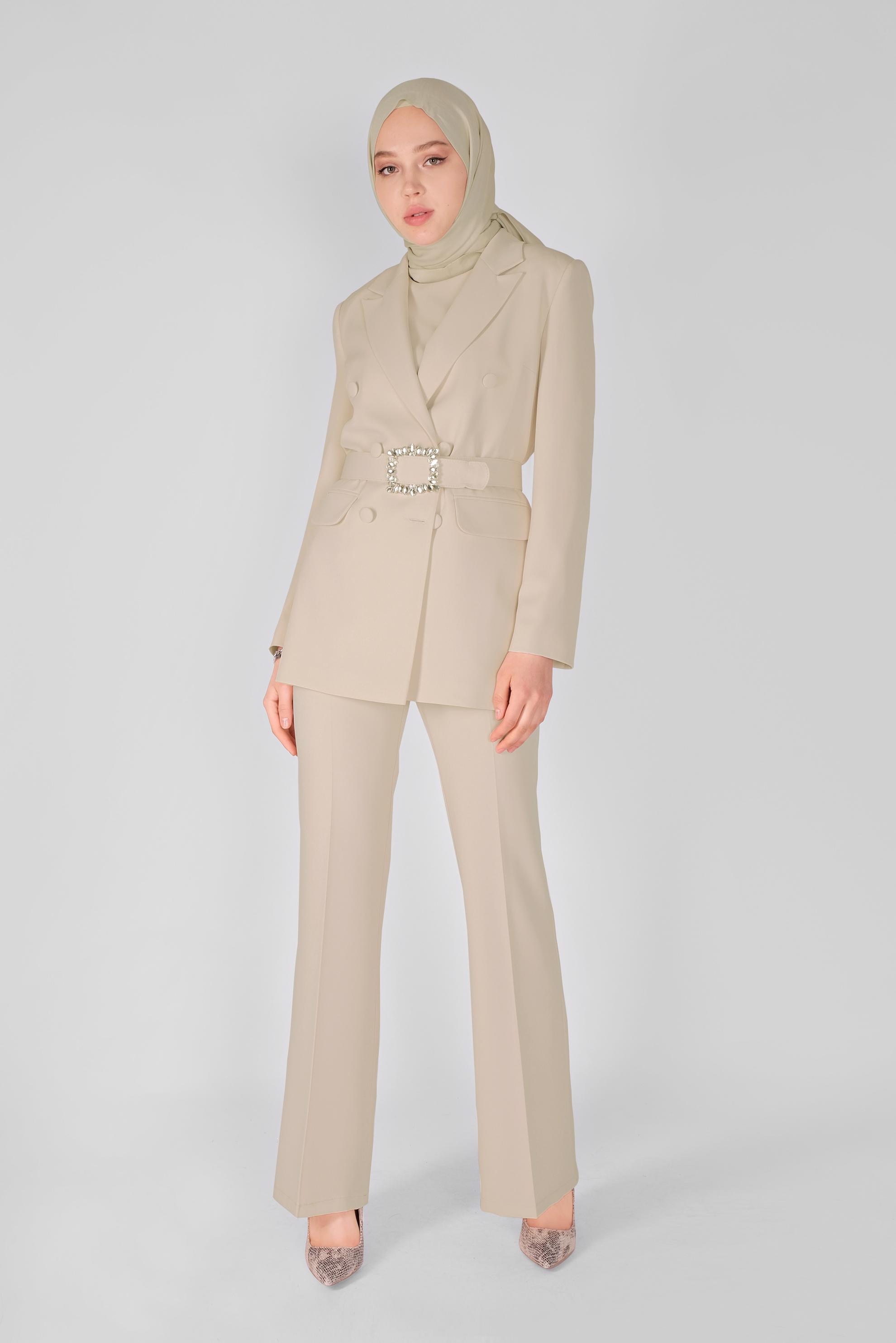 Tesettür giyim EKRU KLASİK KESİM KEMERLİ ÜÇLÜ PANTOLONLU TAKIM 30136
