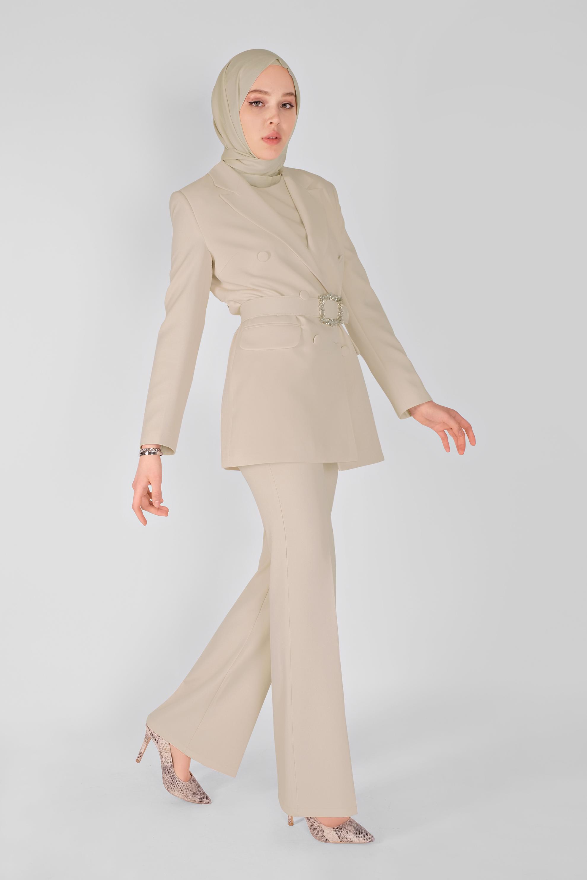Tesettür giyim EKRU KLASİK KESİM KEMERLİ ÜÇLÜ PANTOLONLU TAKIM 30136