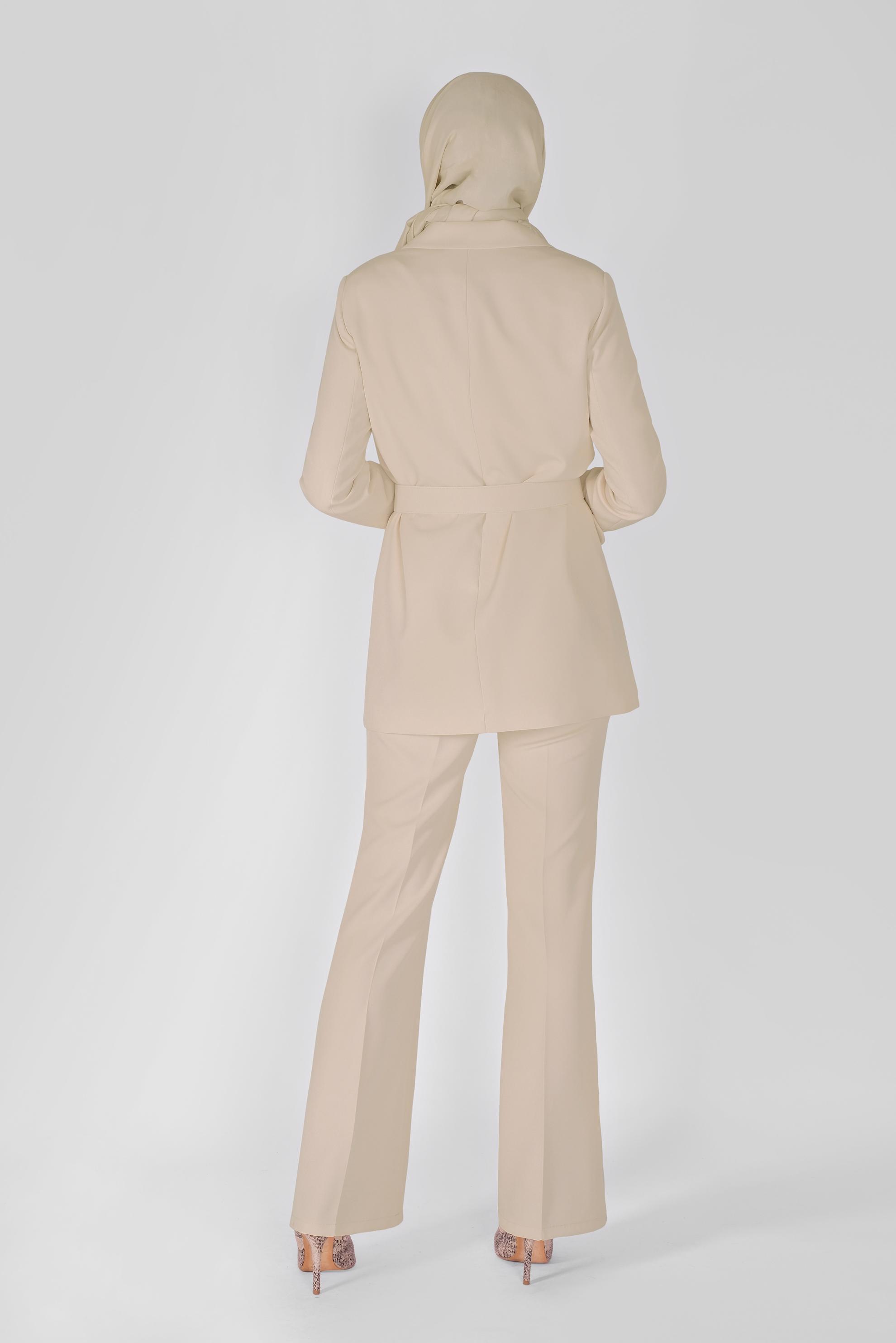 Tesettür giyim EKRU KLASİK KESİM KEMERLİ ÜÇLÜ PANTOLONLU TAKIM 30136