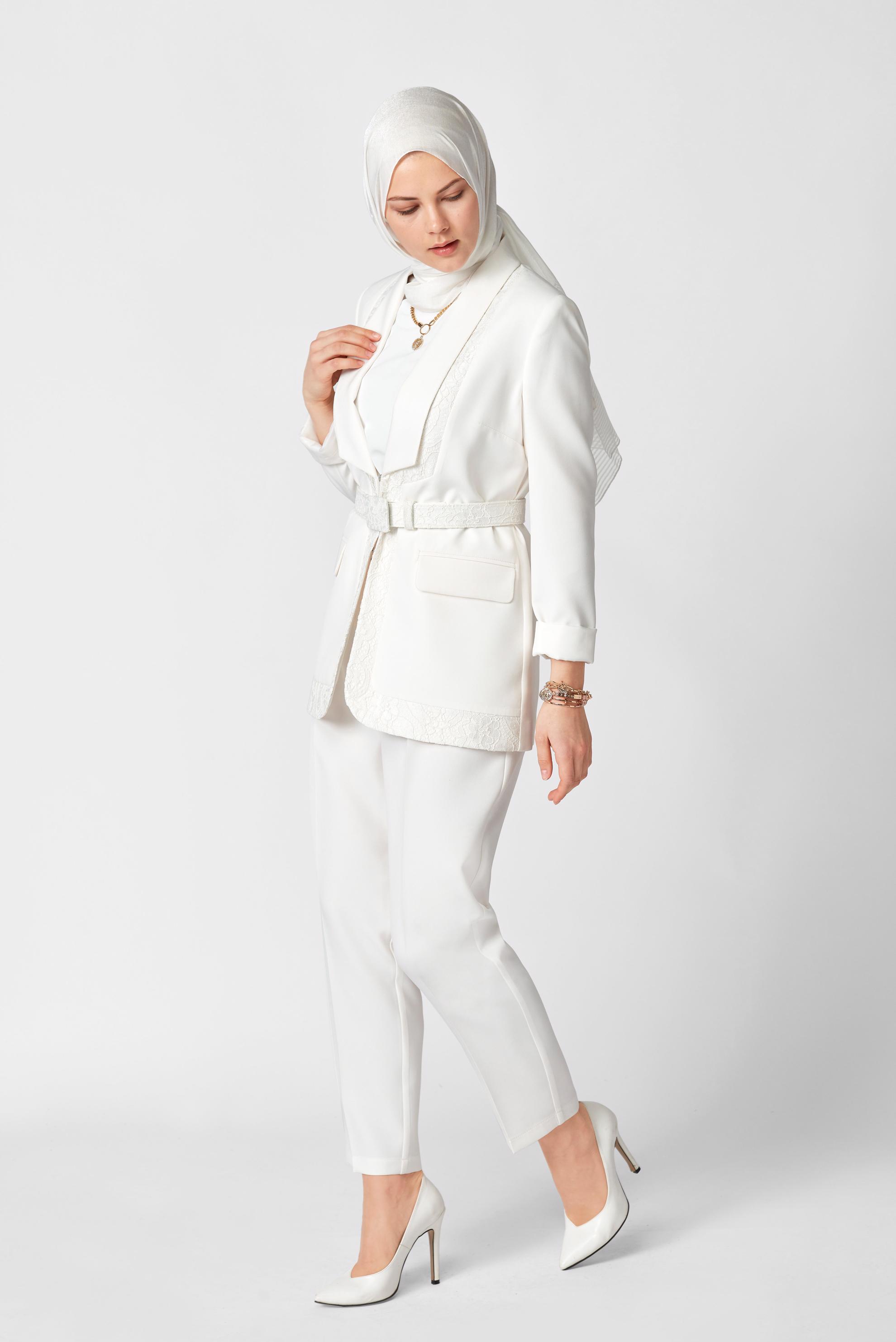 Tesettür giyim BEYAZ DANTEL DETAYLI KEMERLİ ÜÇLÜ PANTOLONLU TAKIM 30139 