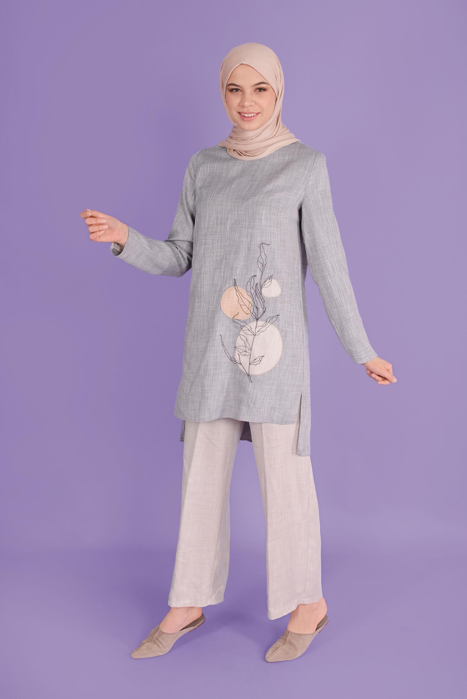 Tesettür giyim GRİ NAKIŞ DETAYLI KETEN PANTOLONLU TAKIM 41340 