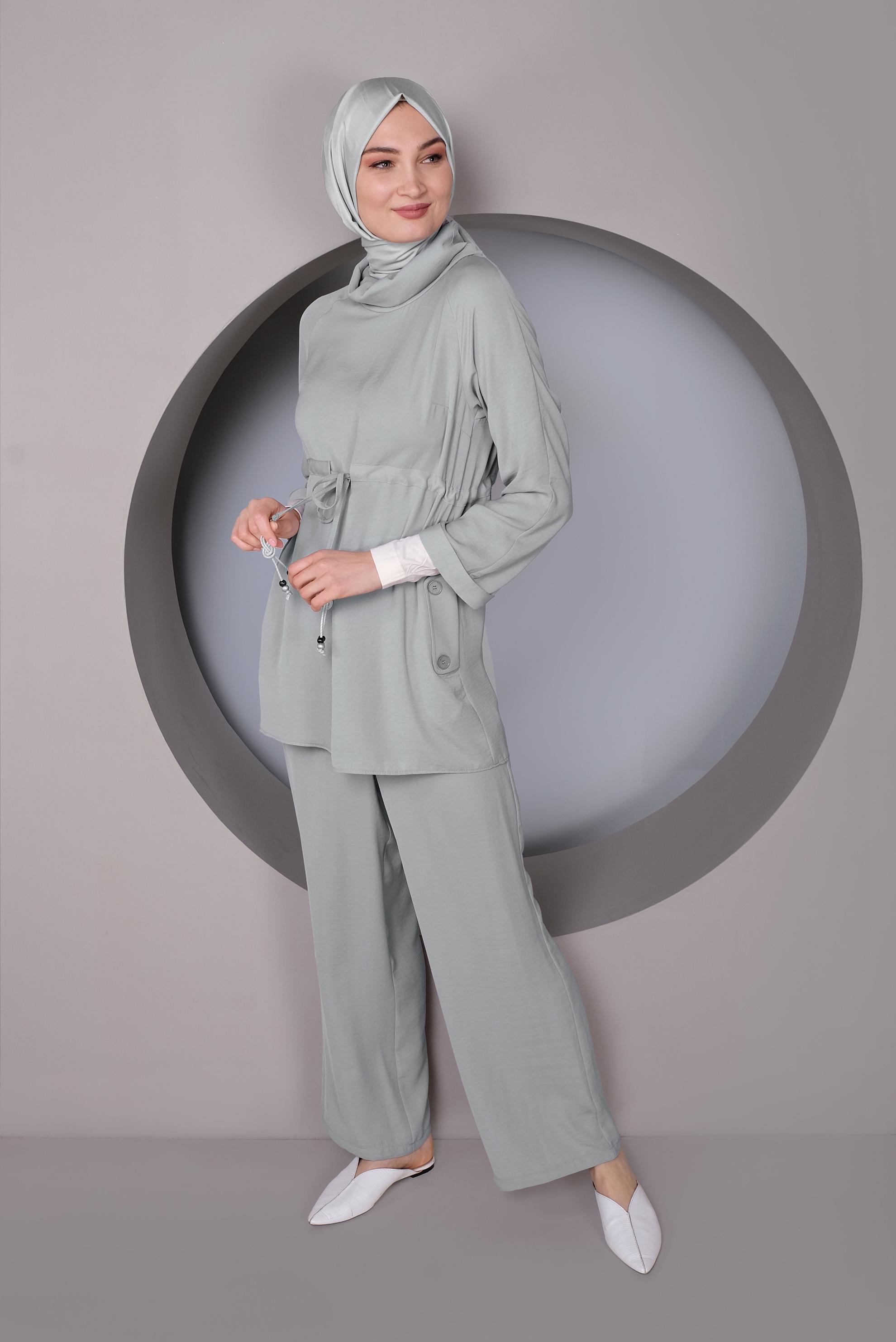 Tesettür giyim GRİ BELDEN BÜZGÜ BAĞCIKLI İKİLİ PANTOLONLU TAKIM 41379