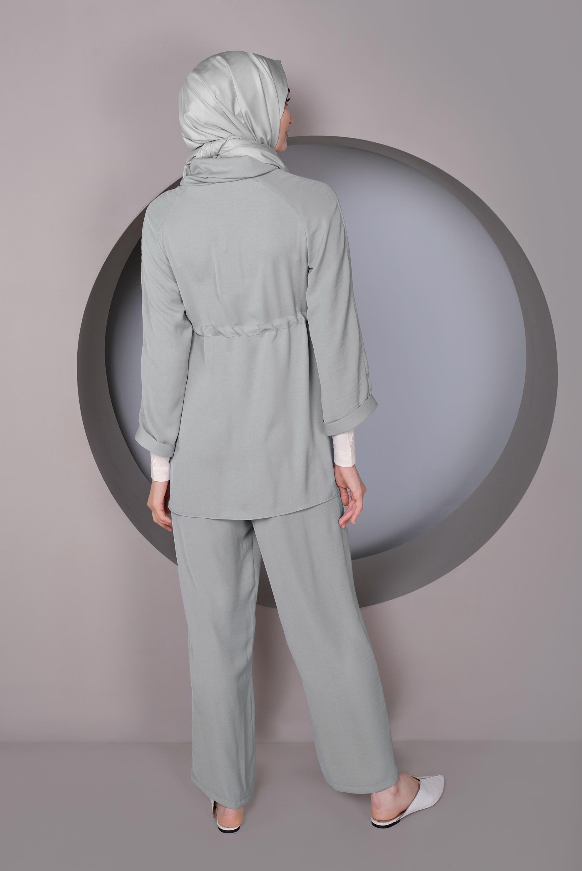 Tesettür giyim GRİ BELDEN BÜZGÜ BAĞCIKLI İKİLİ PANTOLONLU TAKIM 41379