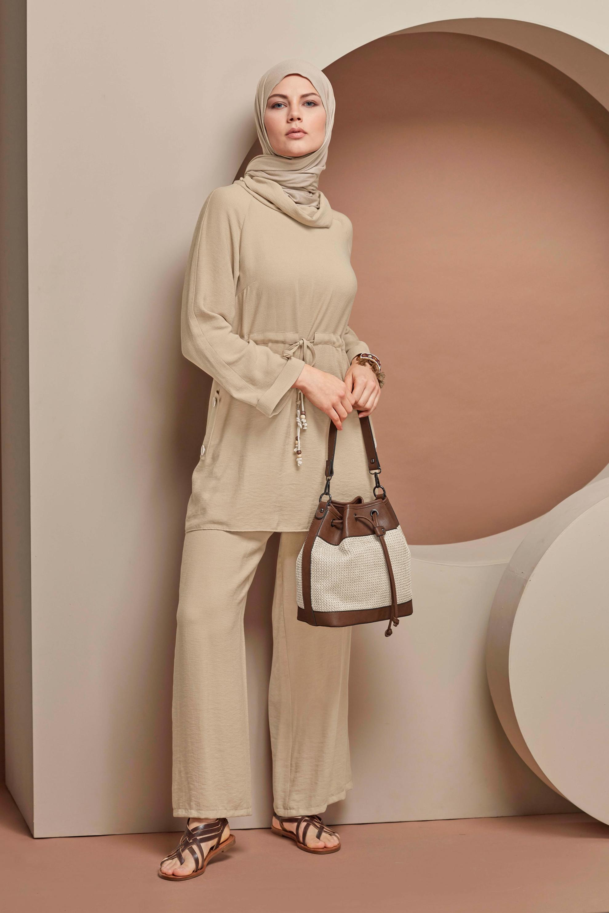 Tesettür giyim KAHVE BELDEN BÜZGÜ BAĞCIKLI İKİLİ PANTOLONLU TAKIM 41379