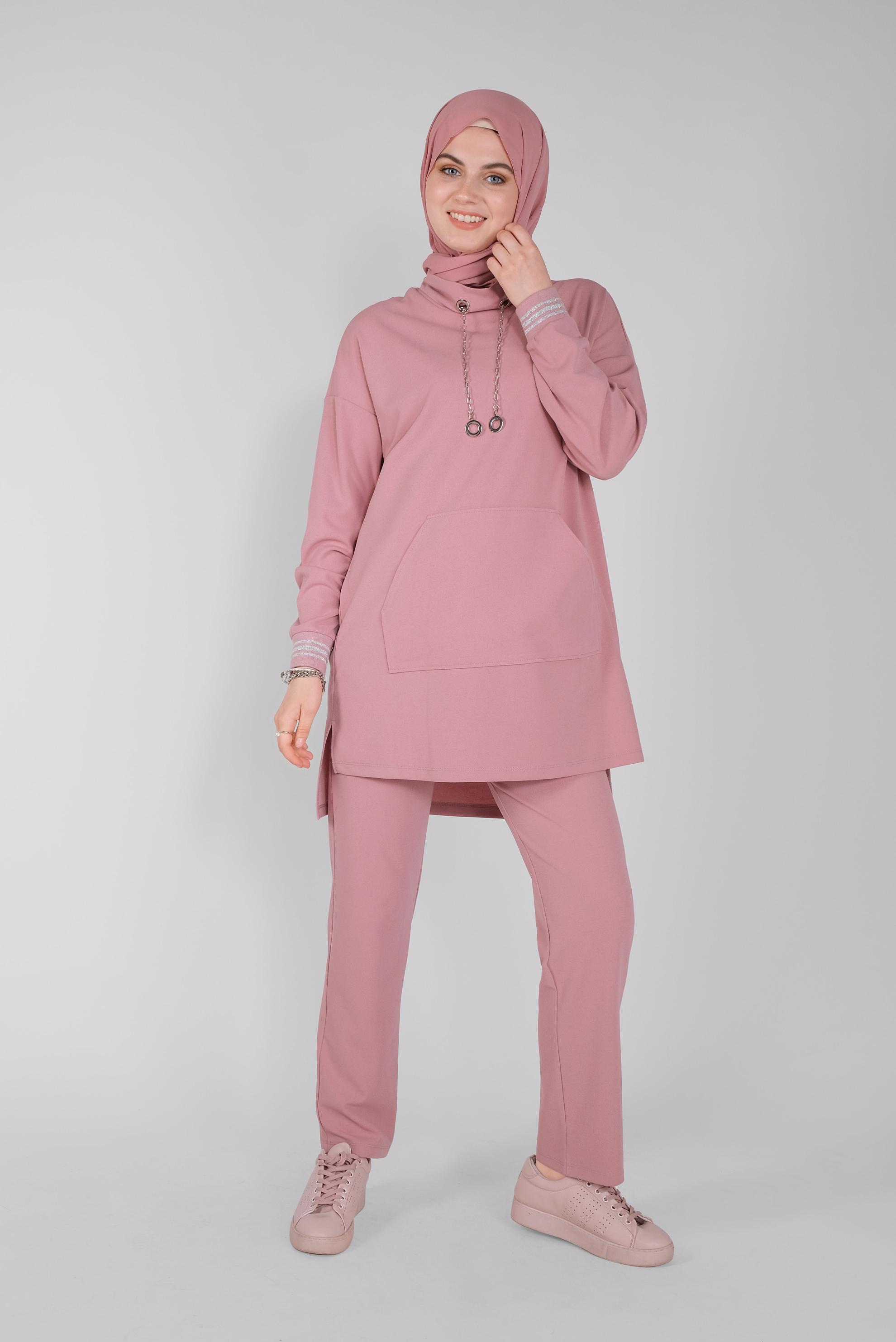 Tesettür giyim PUDRA KOL RİBANA DETAYLI ZİNCİR AKSESUARLI PANTOLONLU TAKIM 41411 