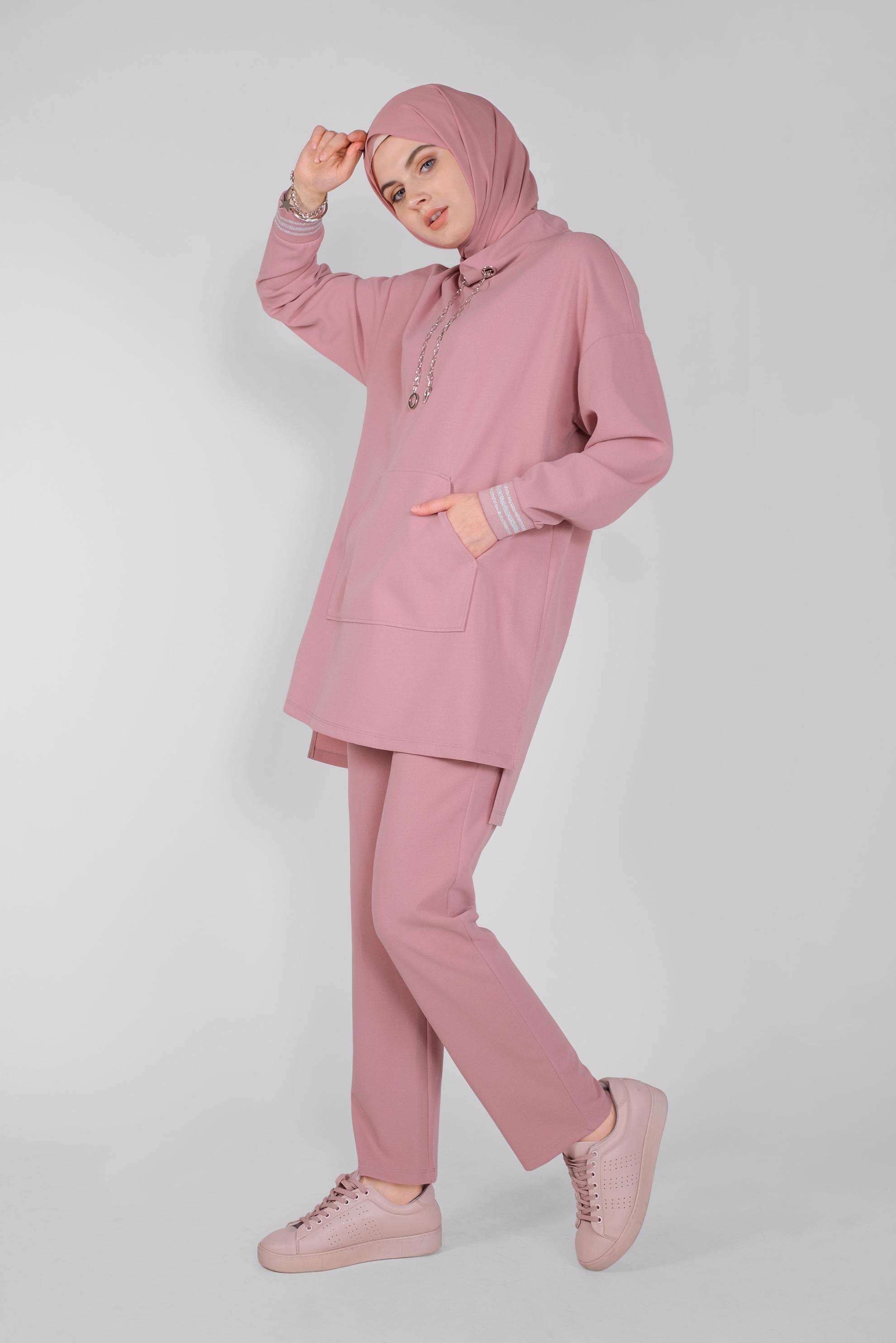 Tesettür giyim PUDRA KOL RİBANA DETAYLI ZİNCİR AKSESUARLI PANTOLONLU TAKIM 41411 