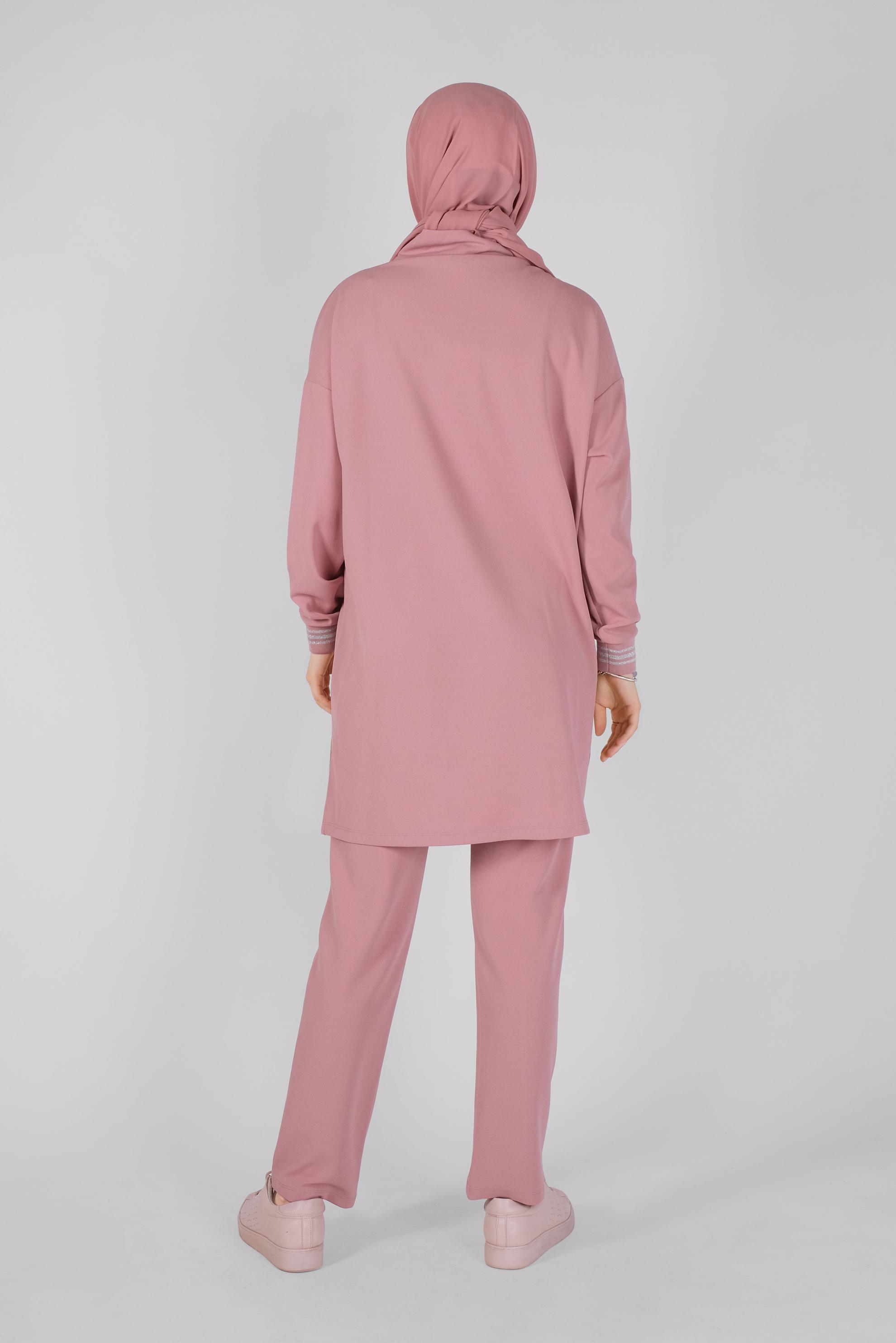 Tesettür giyim PUDRA KOL RİBANA DETAYLI ZİNCİR AKSESUARLI PANTOLONLU TAKIM 41411 