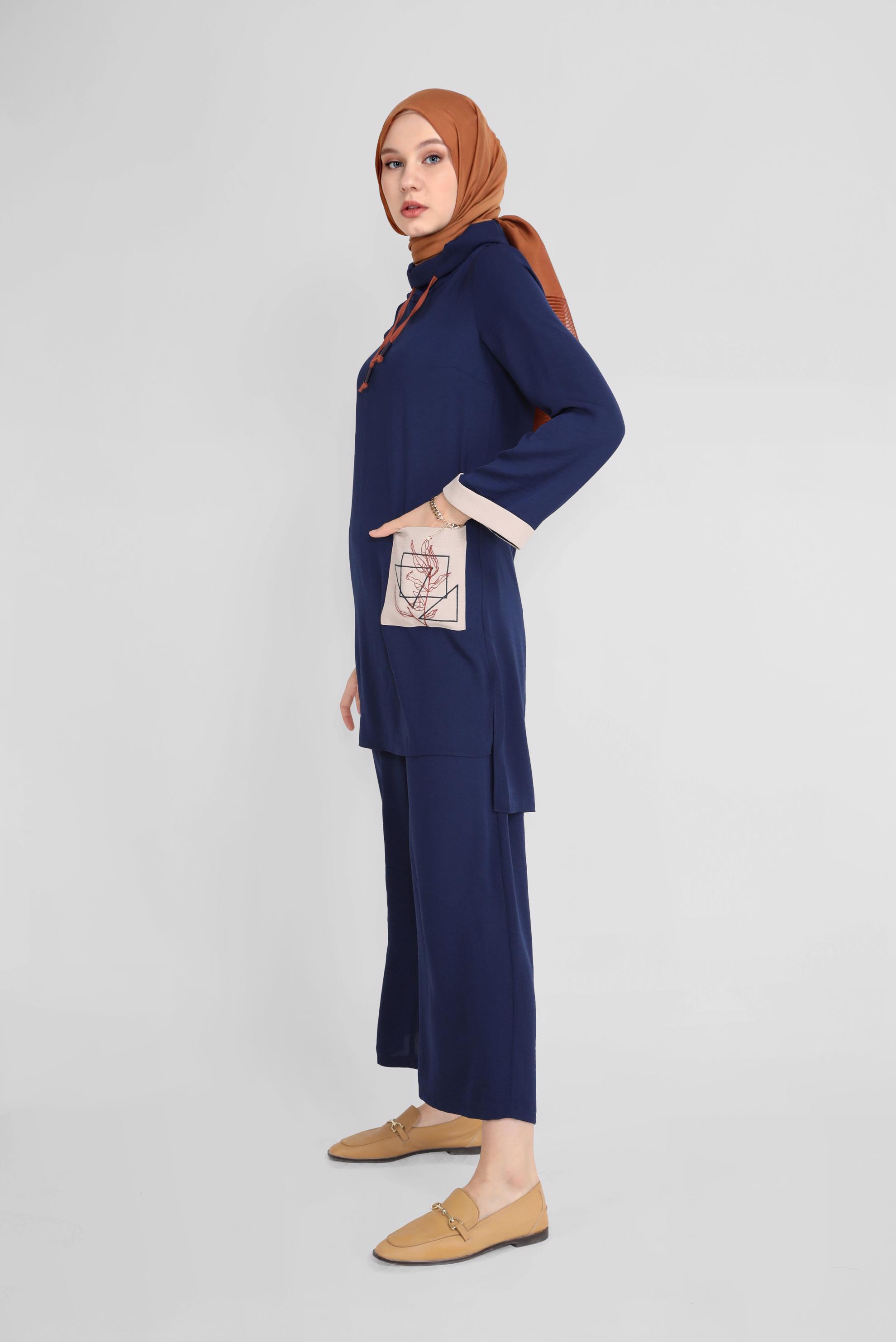 Tesettür giyim LACİVERT CEP DETAYLI YAKASI BAĞCIKLI İKİLİ PANTOLONLU TAKIM 41730