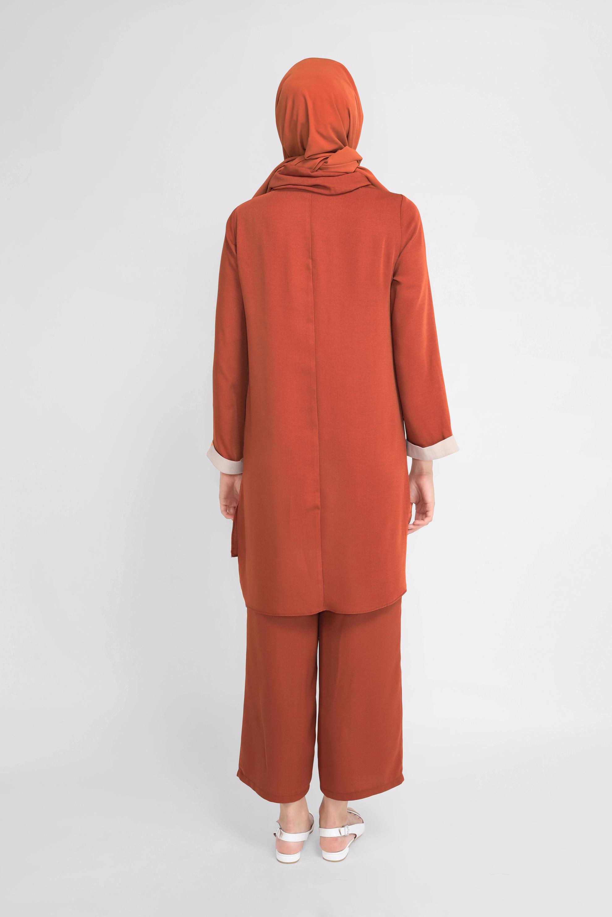 Tesettür giyim KAHVE CEP DETAYLI YAKASI BAĞCIKLI İKİLİ PANTOLONLU TAKIM 41730