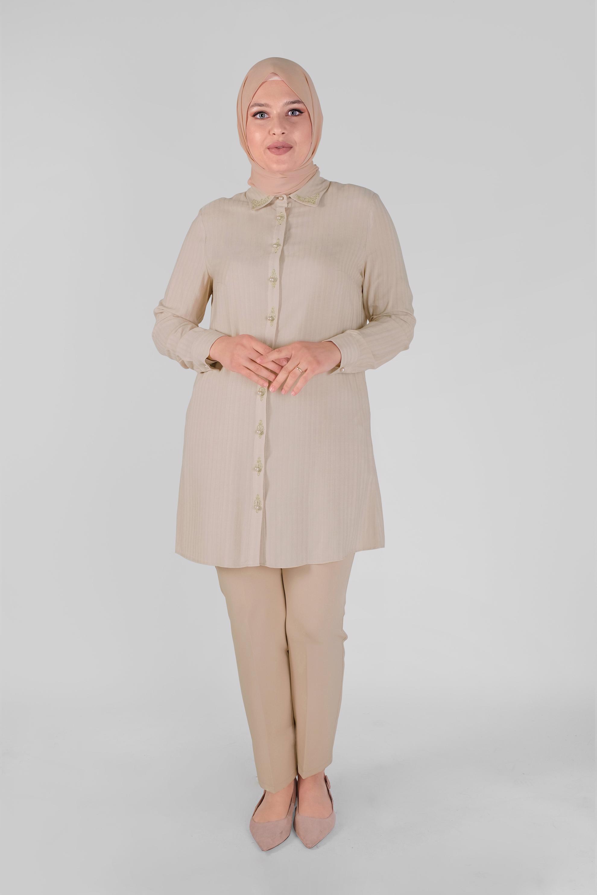 Tesettür giyim BEJ NAKIŞLI BOYDAN DÜĞMELİ TUNİK 20135 