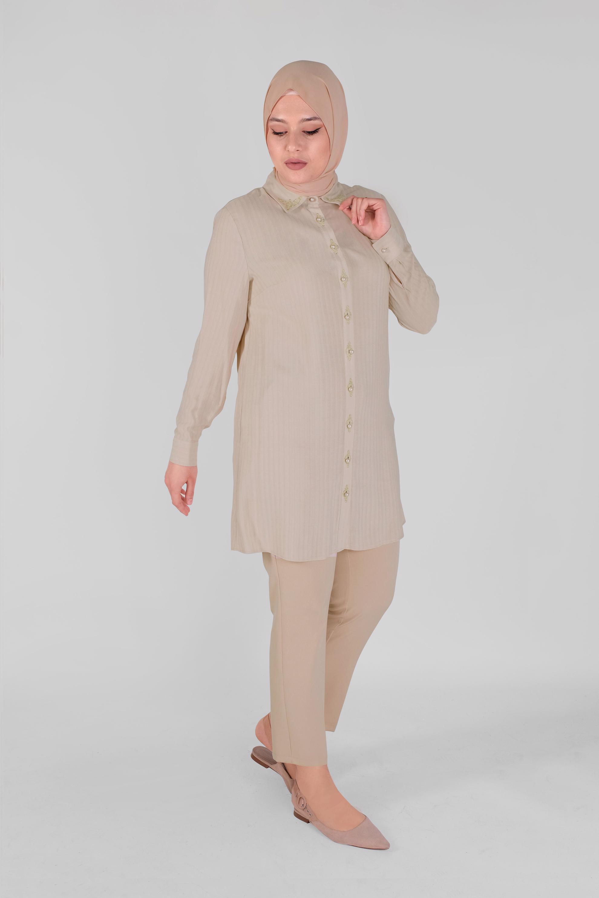 Tesettür giyim BEJ NAKIŞLI BOYDAN DÜĞMELİ TUNİK 20135 