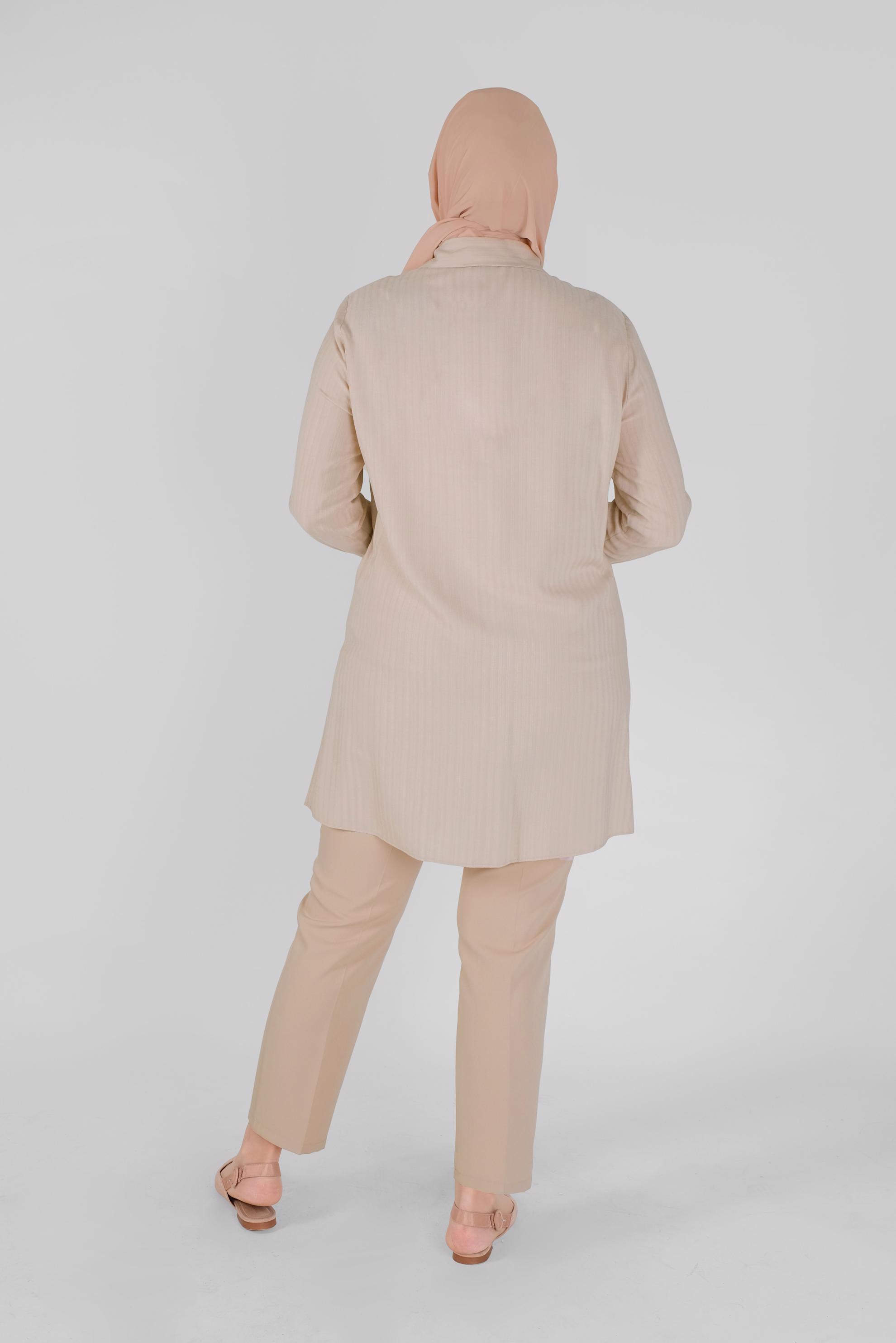 Tesettür giyim BEJ NAKIŞLI BOYDAN DÜĞMELİ TUNİK 20135 