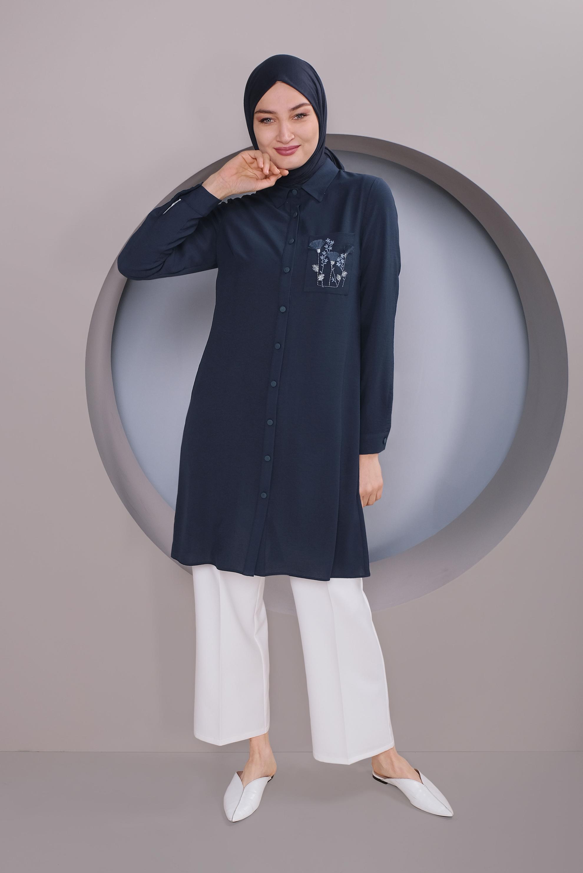 Tesettür giyim LACİVERT CEP KISMI NAKIŞ İŞLEMELİ TUNİK 40664