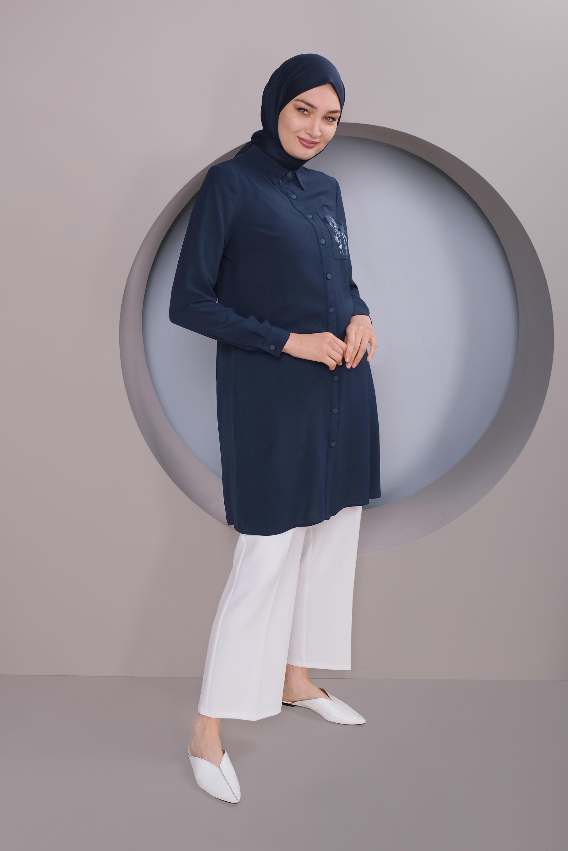 Tesettür giyim LACİVERT CEP KISMI NAKIŞ İŞLEMELİ TUNİK 40664